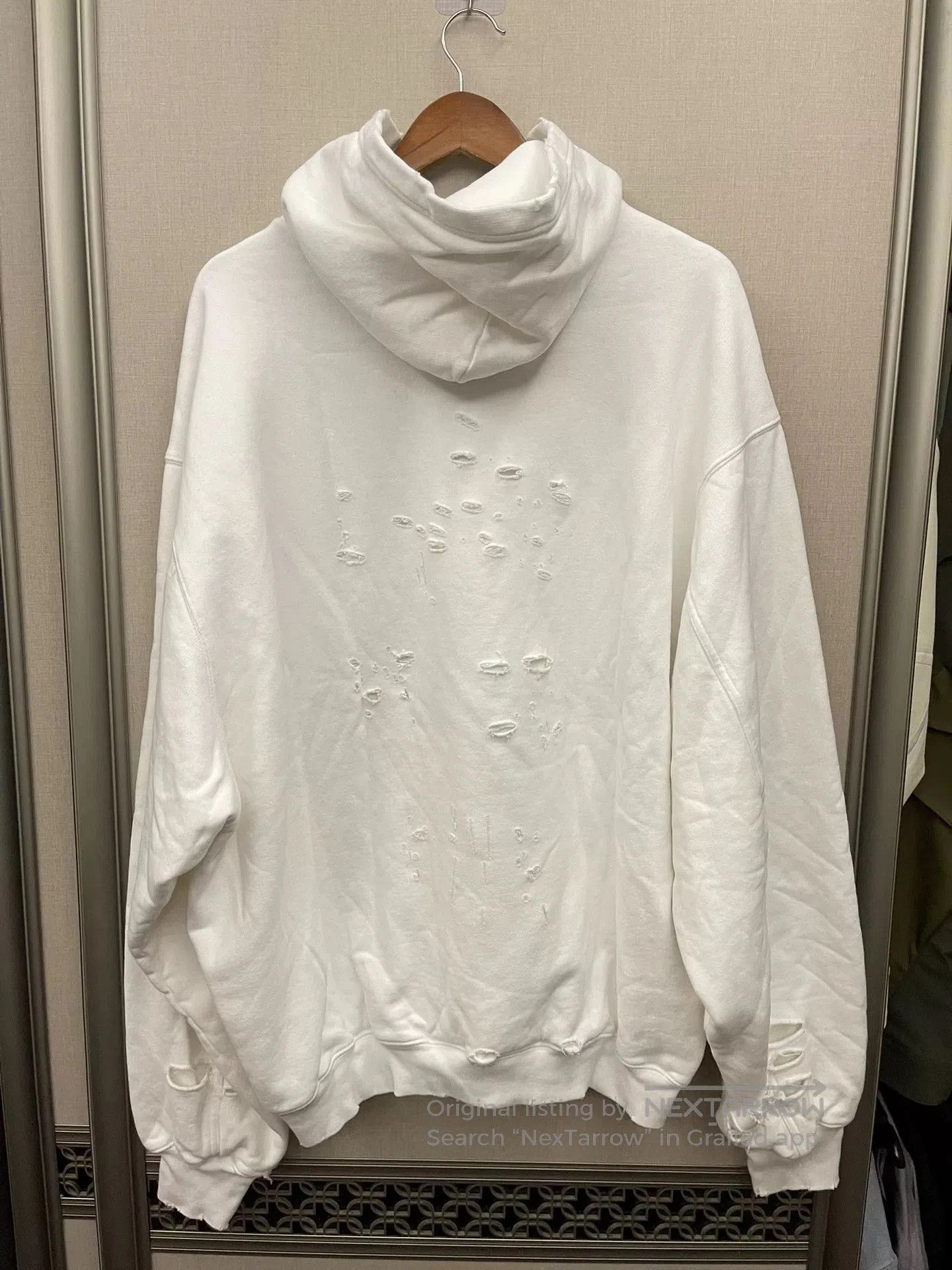 Balenciaga balenciaga destroyed white hoodie with logo. Size US XS / EU 42 / 0 - 2 Thumbnail