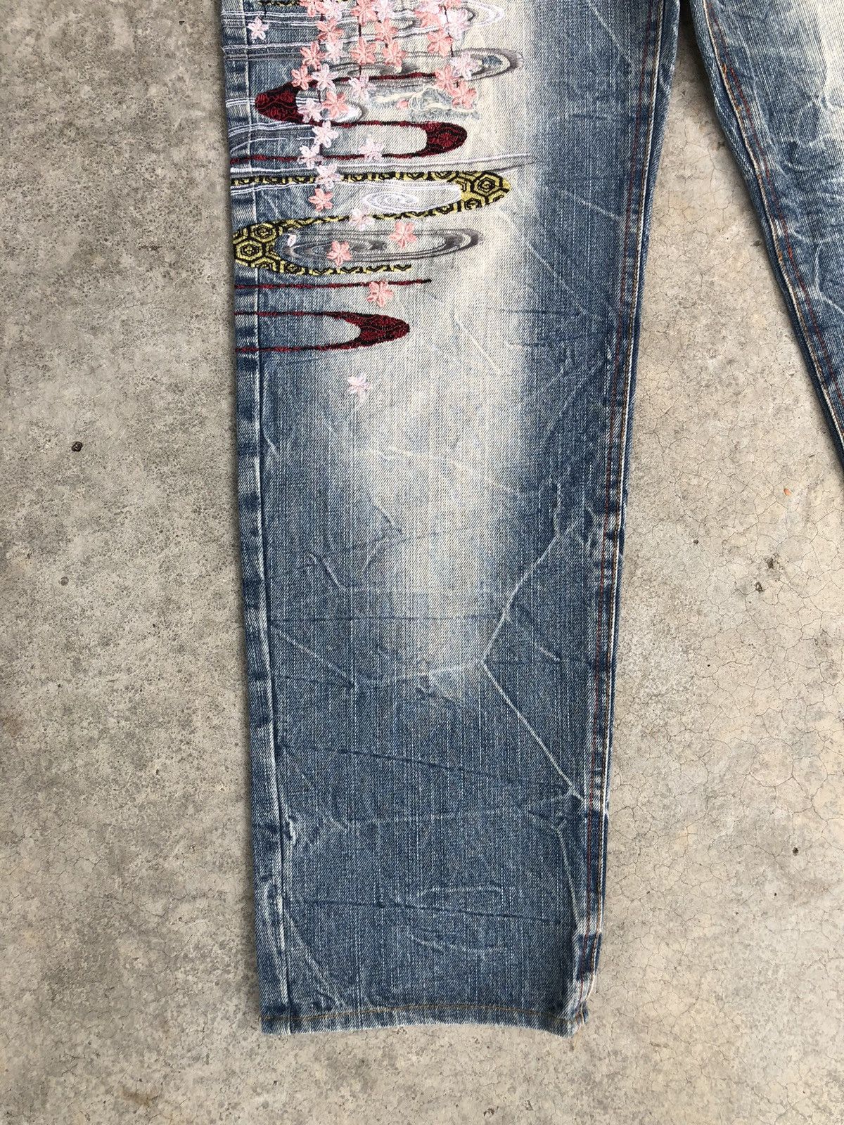 Japanese Brand Japanese Geisha Embroidered Jeans Distressed Jeans Size US 31 - 6 Thumbnail