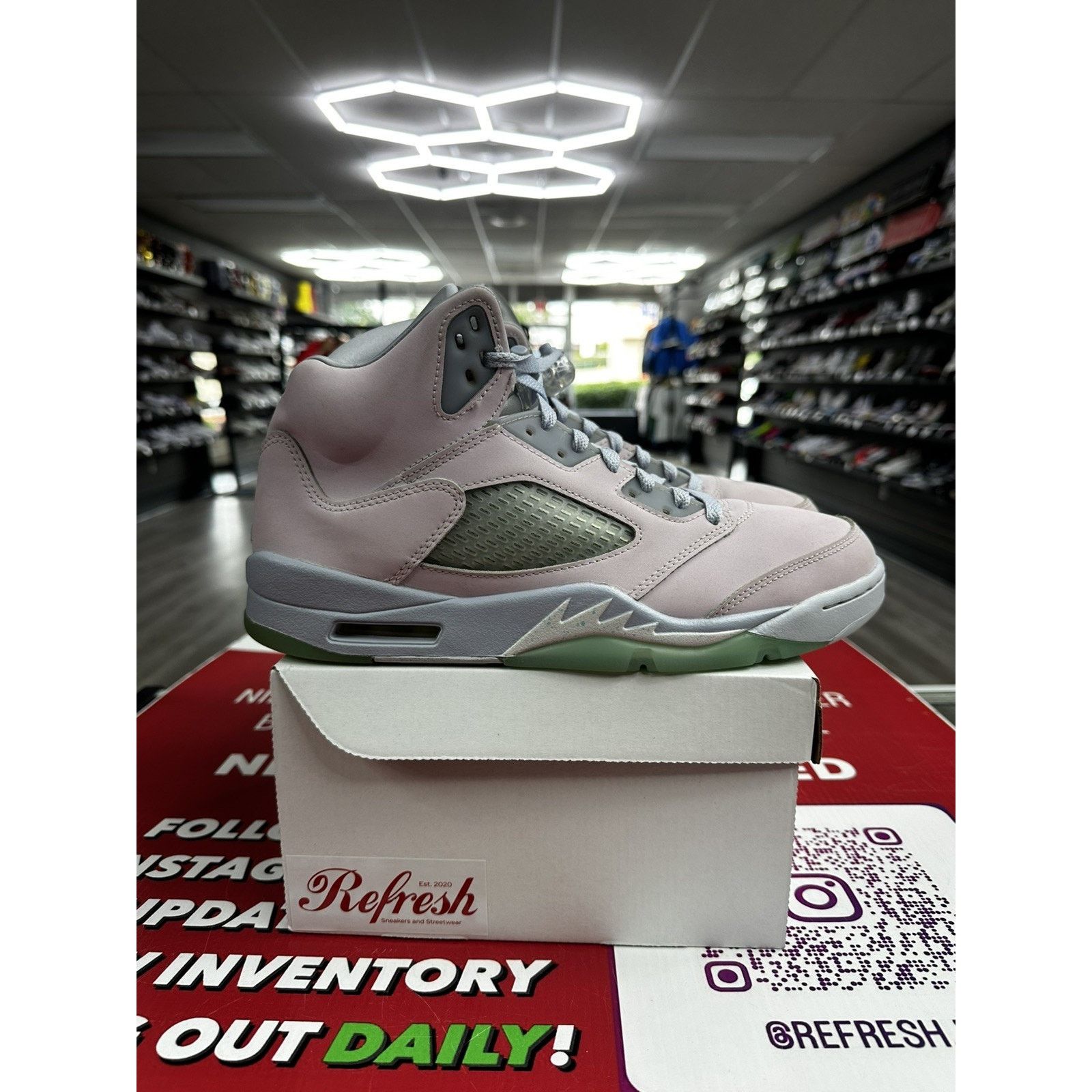 Jordan Brand Air Jordan 5 Retro Easter 2022 Size 10 DV0562-600 Size US 10 / EU 43 - 1 Thumbnail