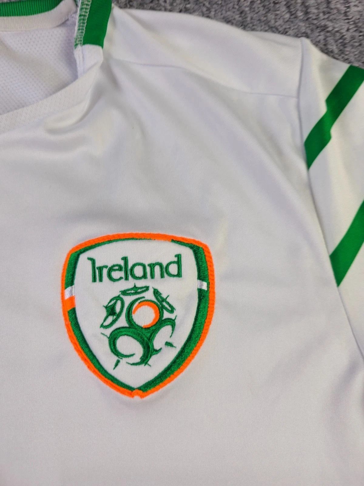 Umbro Umbro Ireland Away Jersey L 16-18 Football Kit FLAWED Size US L / EU 52-54 / 3 - 4 Thumbnail