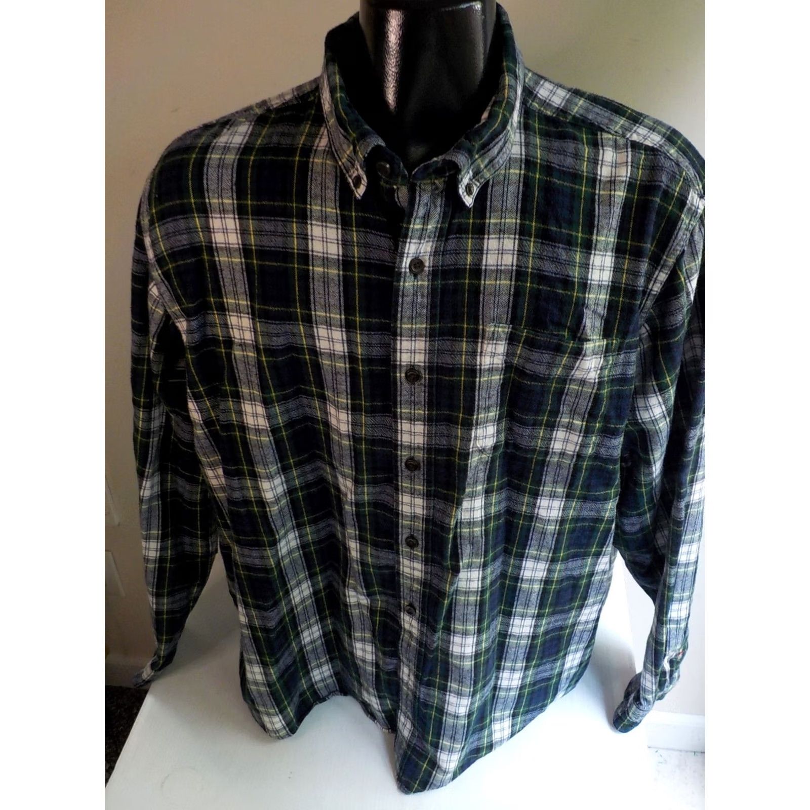 Vintage L. L. Bean Plaid Flannel Button-Down Shirt XL Navy Green White 100% Cotton Mens Shirt Size US XL / EU 56 / 4 - 2 Thumbnail