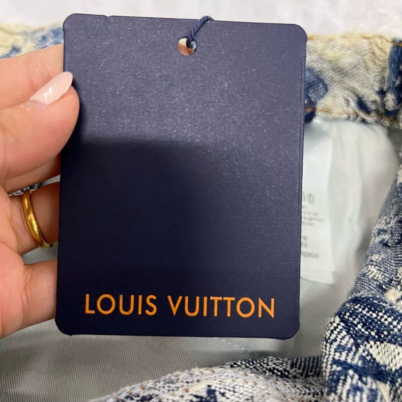 Louis Vuitton Embroidered shorts with mixed color pattern s