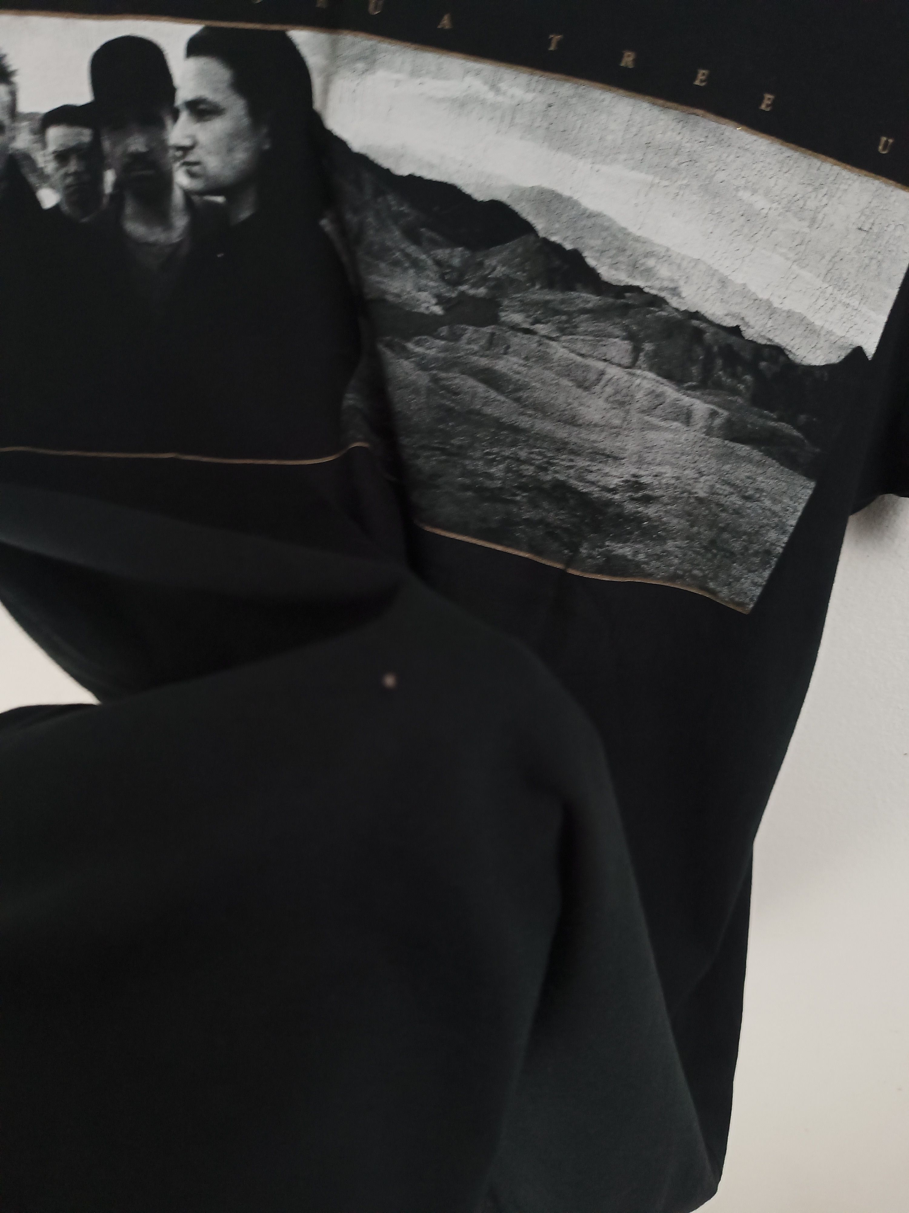 Band Tees VINTAGE 2017 U2 JOSHUA TREE NA TOUR rem oasis who Size US M / EU 48-50 / 2 - 7 Thumbnail