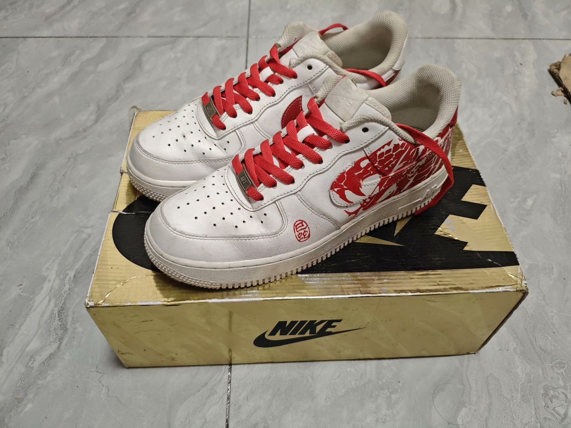 Nike Nike Retro White Lowtop Sneakers 9 Men Size US 9 / EU 42 - 1 Thumbnail