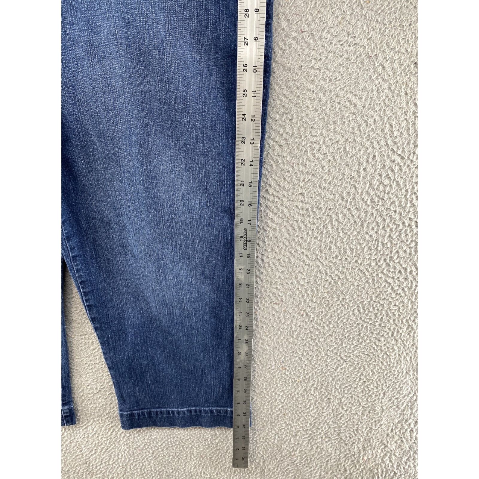 Vintage Woolrich Jeans Cropped Denim Capri Blue 16 Womens Size 16 Capris Pants 100% Cotton Jeans Size 38" / US 16 / IT 52 - 6 Thumbnail