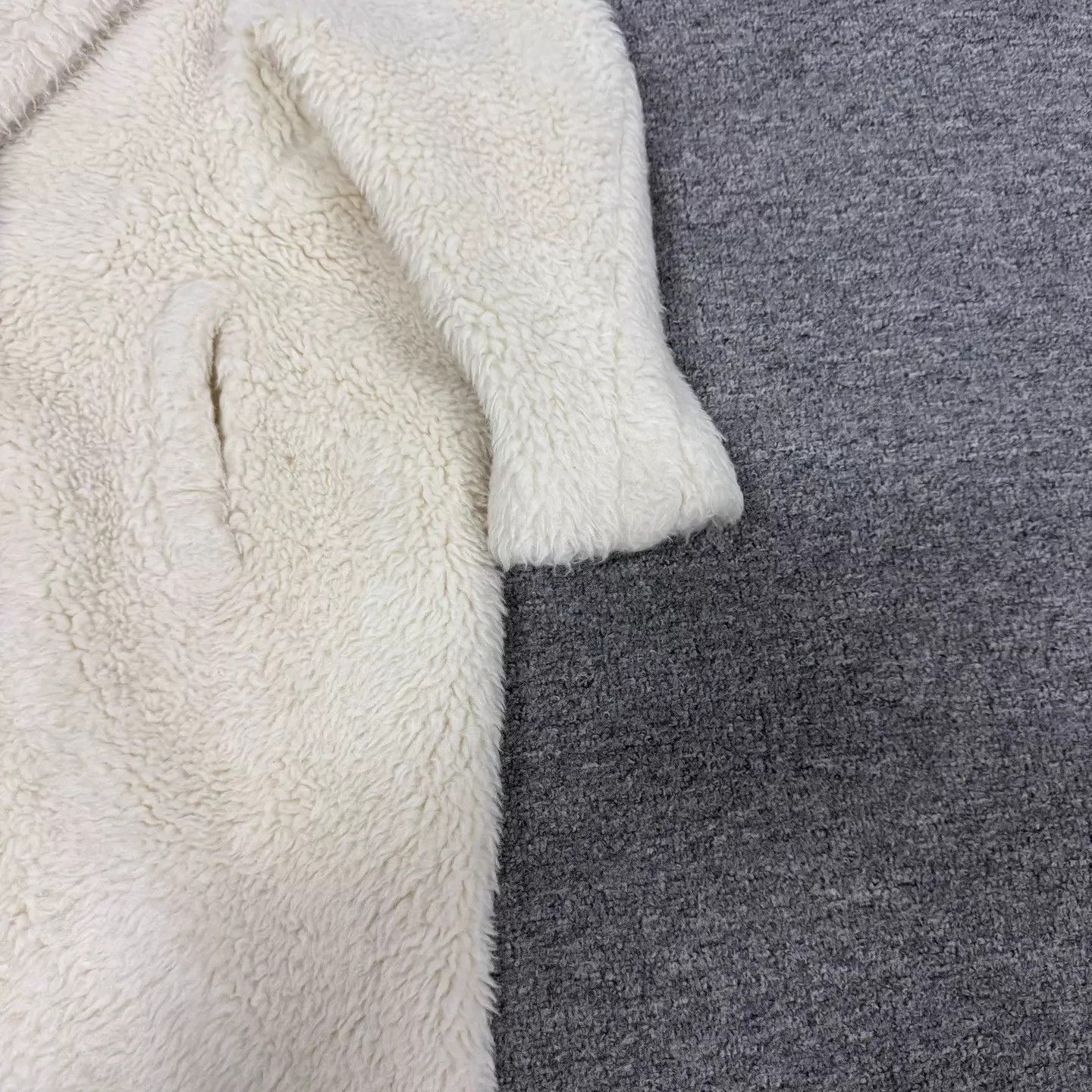 Max Mara MaxMara Cream Alpaca Teddy Lapel Midlength Coat Size XS / US 0-2 / IT 36-38 - 4 Thumbnail