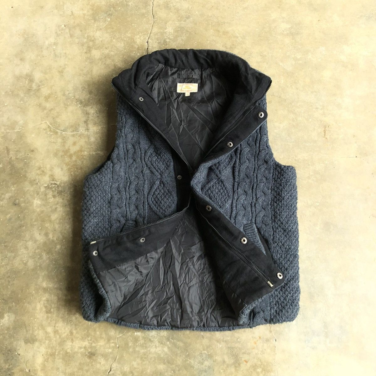 Japanese Brand 2000s Joey Factory Knitted Wool Cable Pattern Vest Luxury Size US M / EU 48-50 / 2 - 8 Thumbnail