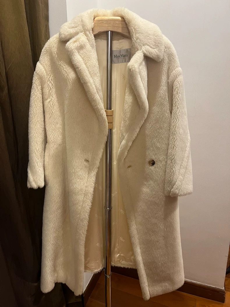 Max Mara Max Mara White Teddy Size XS / US 0-2 / IT 36-38 - 1 Thumbnail