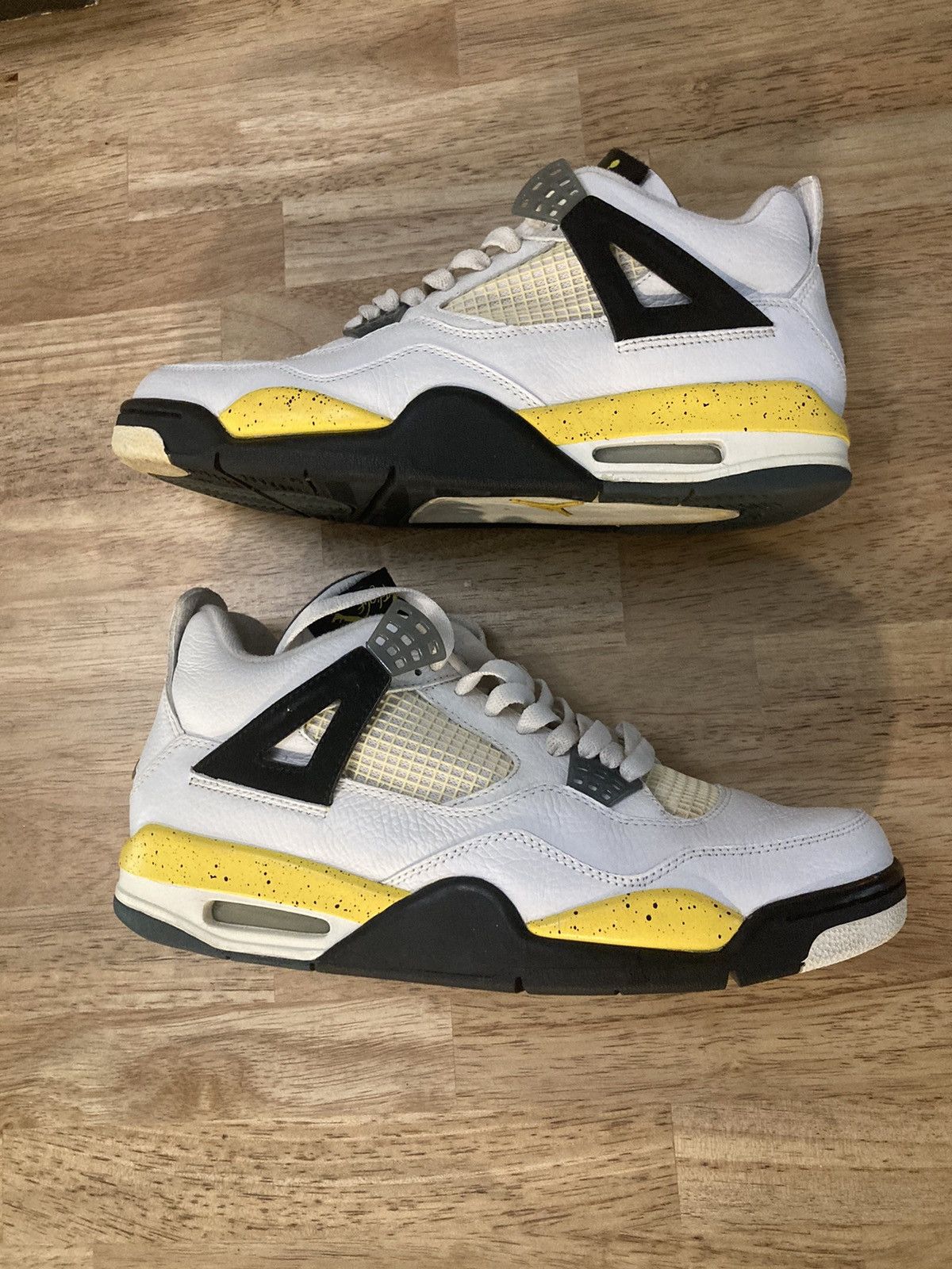 Jordan Brand × Nike Air Jordan 4 “Tour Yellow” Size US 10.5 / EU 43-44 - 2 Thumbnail