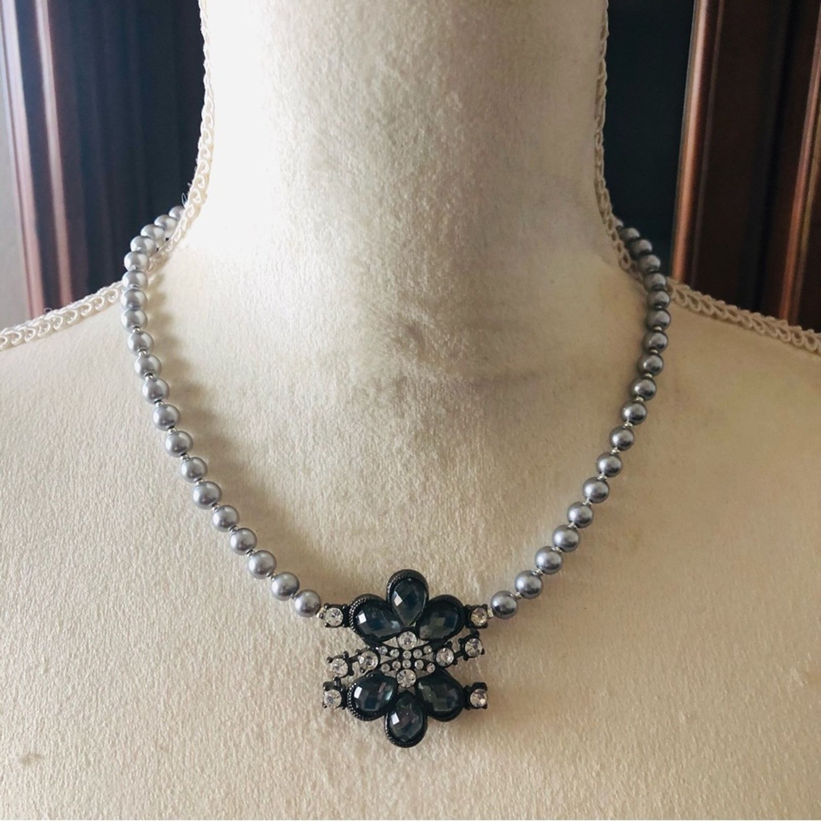 Handmade Handcrafted repurpose smoky stone floral Pearl necklace Size ONE SIZE - 3 Thumbnail