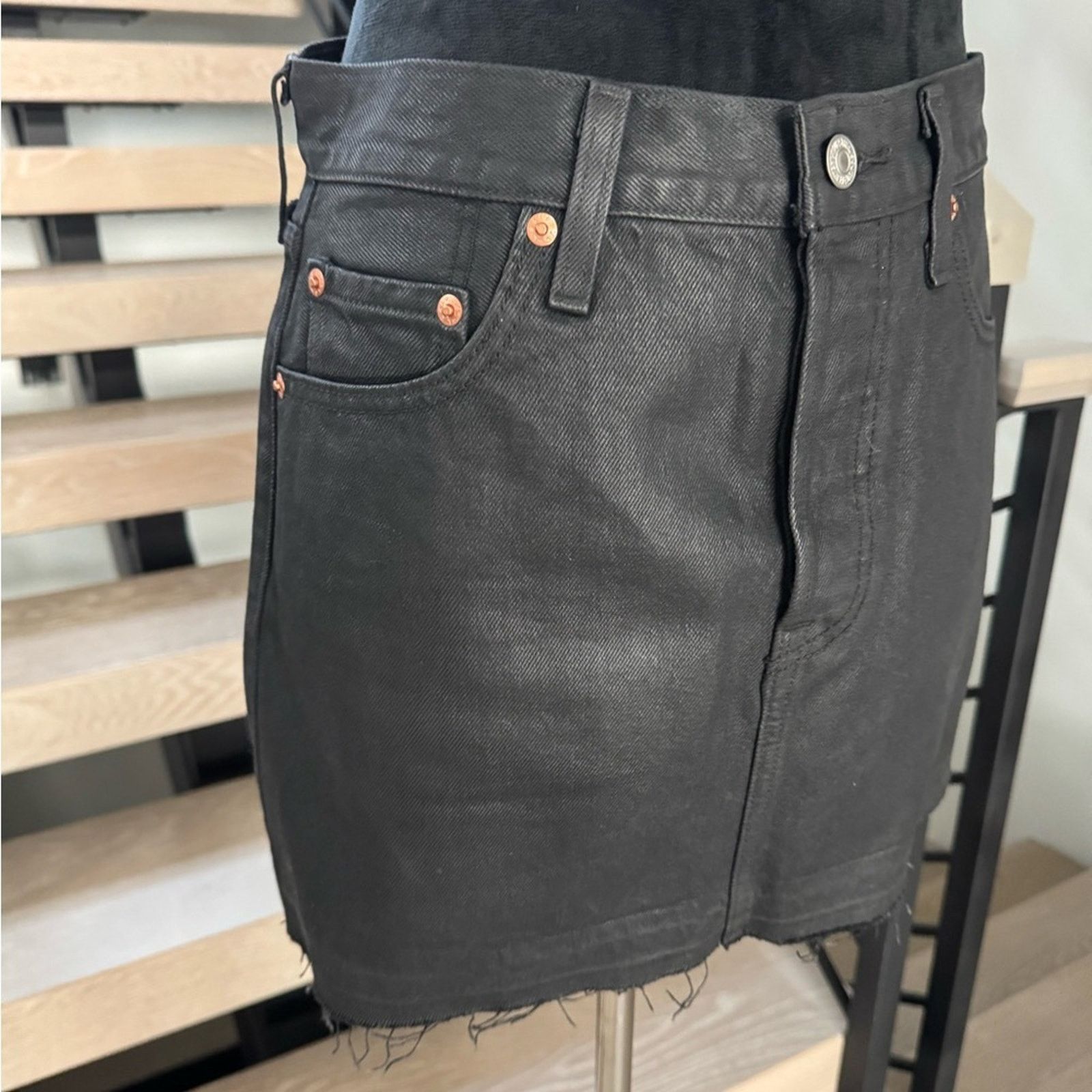 Levi's New Levi's Icon Black Leather look Mini Skirt size 25 Size 25" / US 0 / IT 36 - 12 Thumbnail