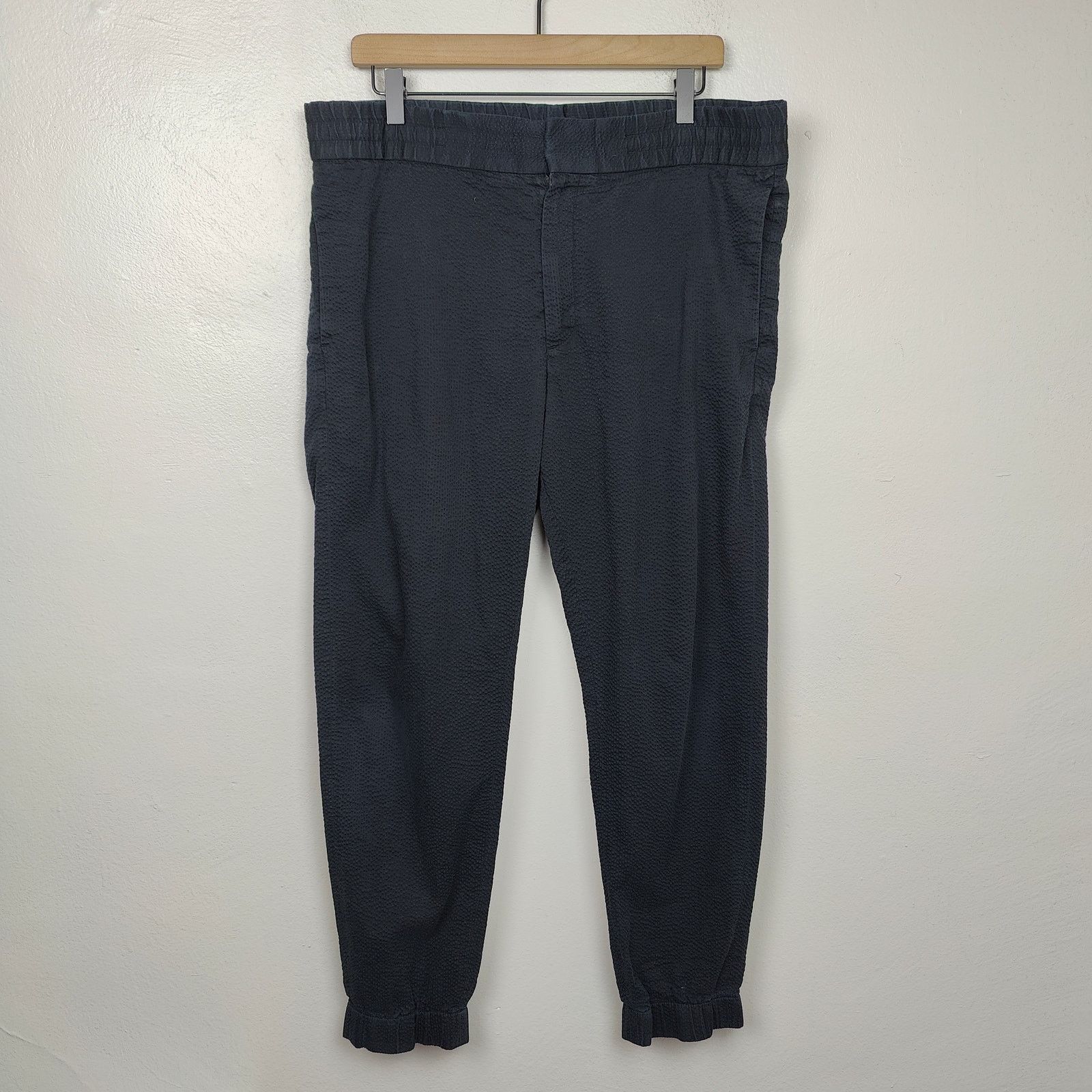Cos COS Tapered Pants Mens 32R Dark Black Blue Textured Size US 32 / EU 48 - 1 Thumbnail