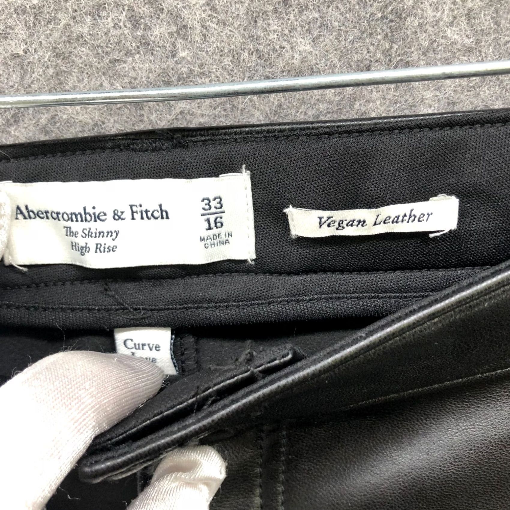Abercrombie & Fitch Abercrombie & Fitch Skinny Pants Womens Black High Rise 33 / 16 Vegan Leather Size 24" / US 00 / IT 34 - 6 Thumbnail