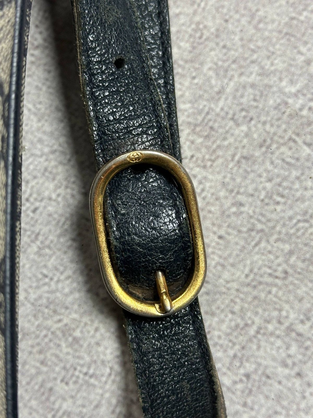 Gucci Vintage 80s Gucci GG Leather Crossbody Bag Very Rare Size ONE SIZE - 6 Thumbnail
