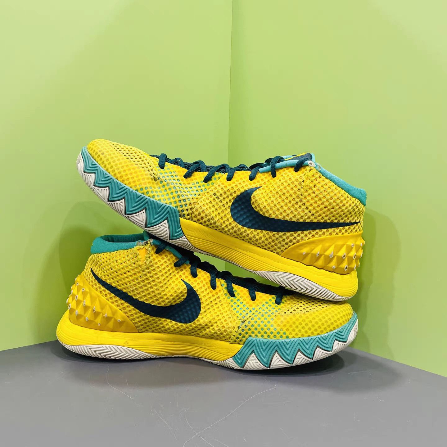 Nike Nike Kyrie 1 Basketball Shoes K15 Size US 12 / EU 45 - 5 Thumbnail