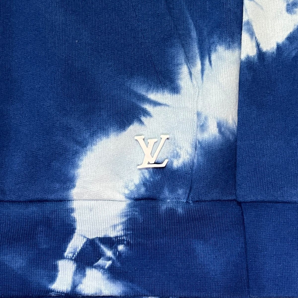 Louis Vuitton LOUIS VUITTON 2022SS ×Virgil Abloh Tie-dye LV Logo Hoodie Size US XL / EU 56 / 4 - 2 Thumbnail