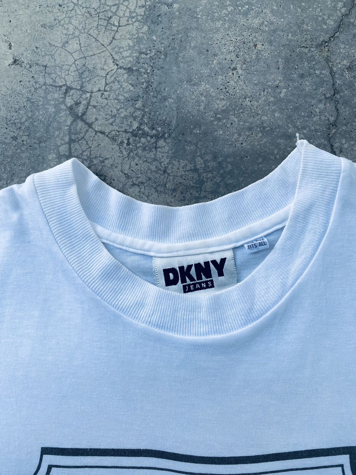 DKNY Vintage 90s Dkny Central Park Angle Art Tees Size US XL / EU 56 / 4 - 4 Thumbnail