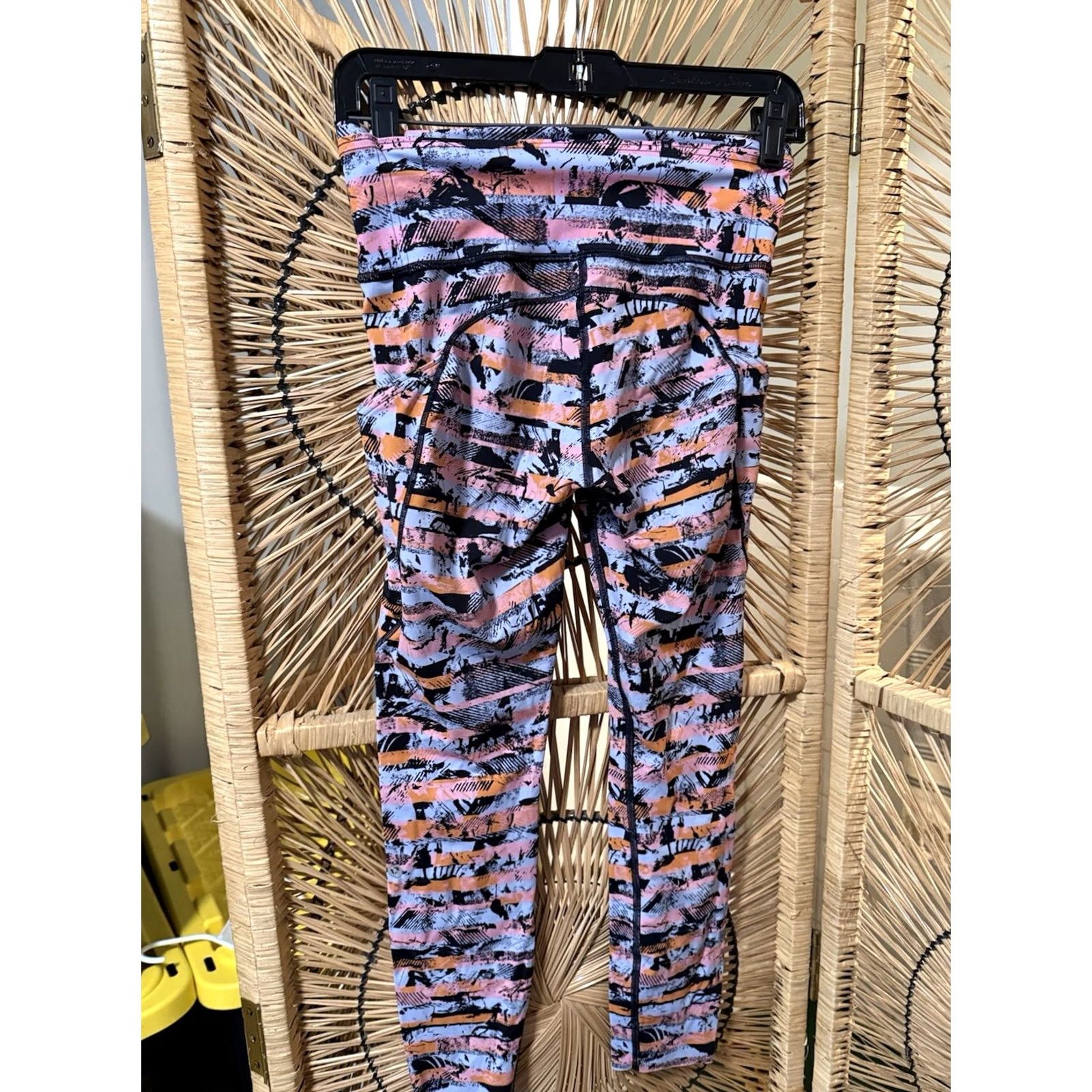 Lululemon Lululemon Fast Free High Rise Tight Legging Geo Print Size 6 EUC Women Pants Cross Training Activewear Ankle 25in Inseam Multicolor Adjustable Pockets Size 28" / US 6 / IT 42 - 7 Thumbnail