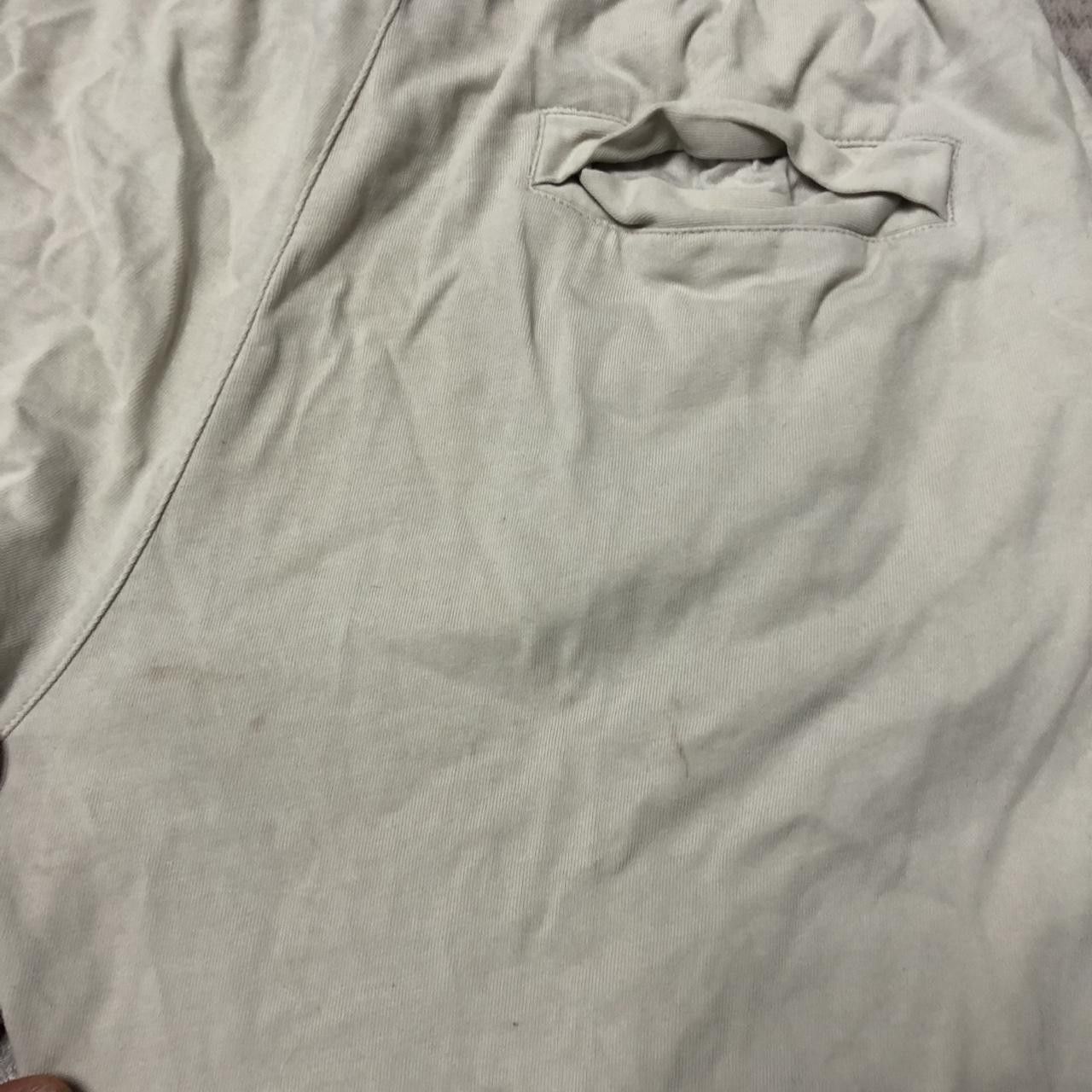 Nike Nike cream and white shorts Size US 32 / EU 48 - 5 Thumbnail