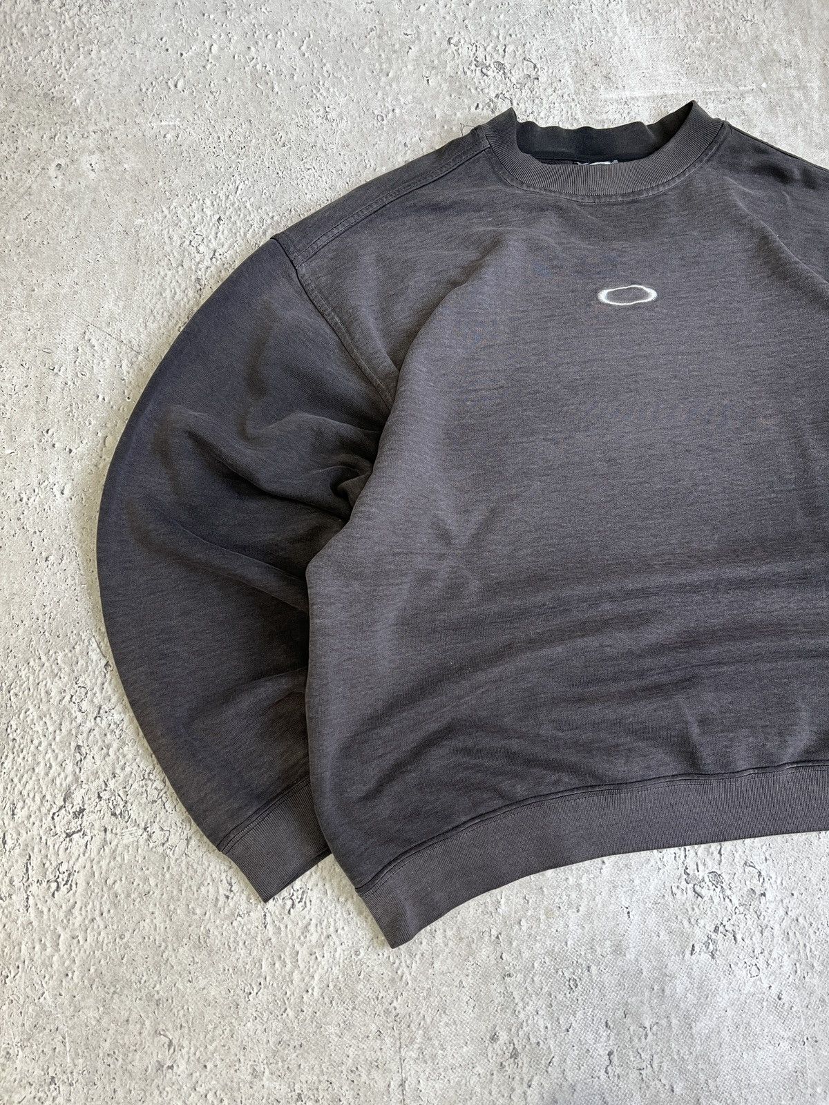 Oakley Oakley rare 2000s sun faded y2k crewneck sweatshirt Size US XL / EU 56 / 4 - 2 Thumbnail