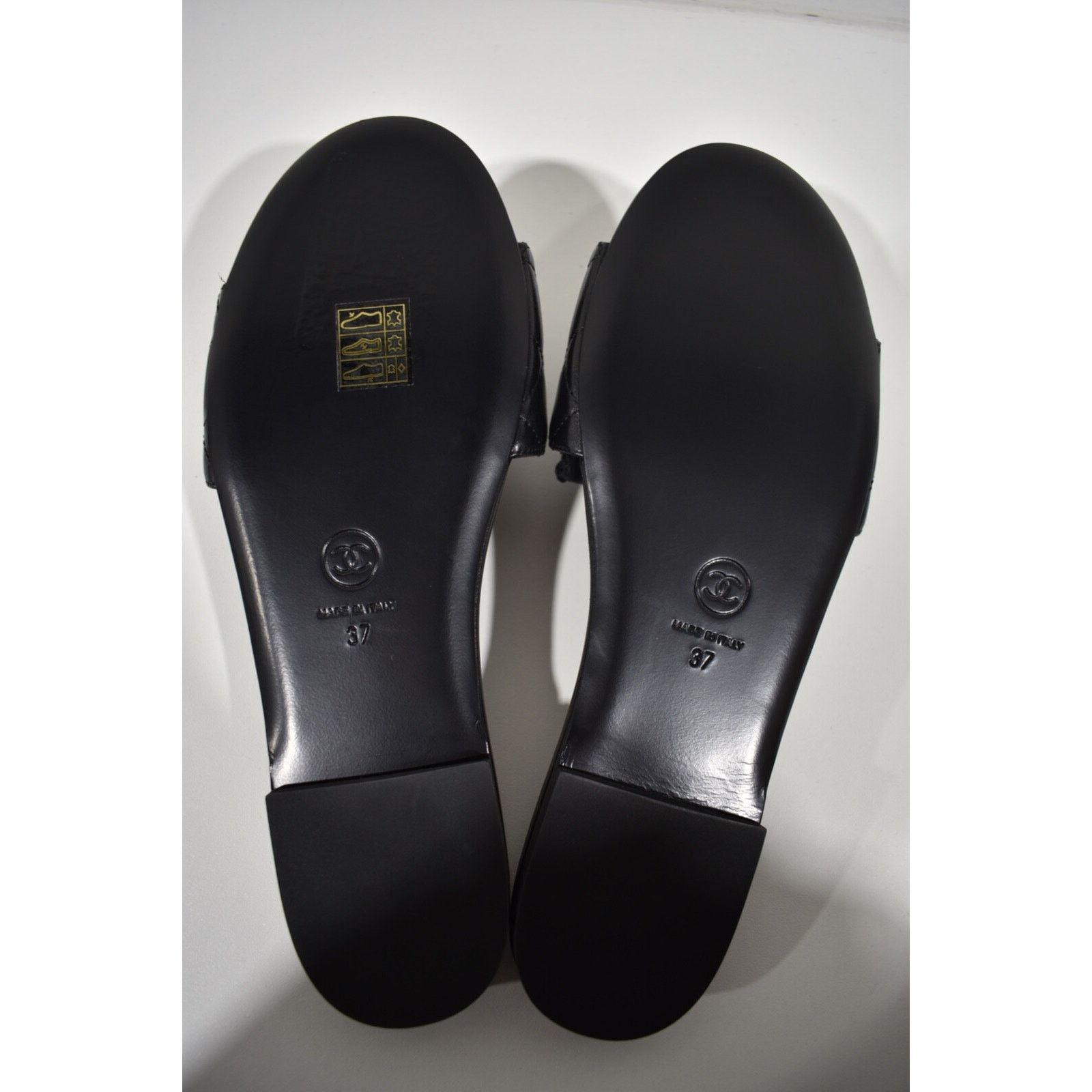 Chanel Chanel 23P Black Chain Gold CC Logo Quilted Mules Slide Size US 7 / IT 37 - 12 Thumbnail