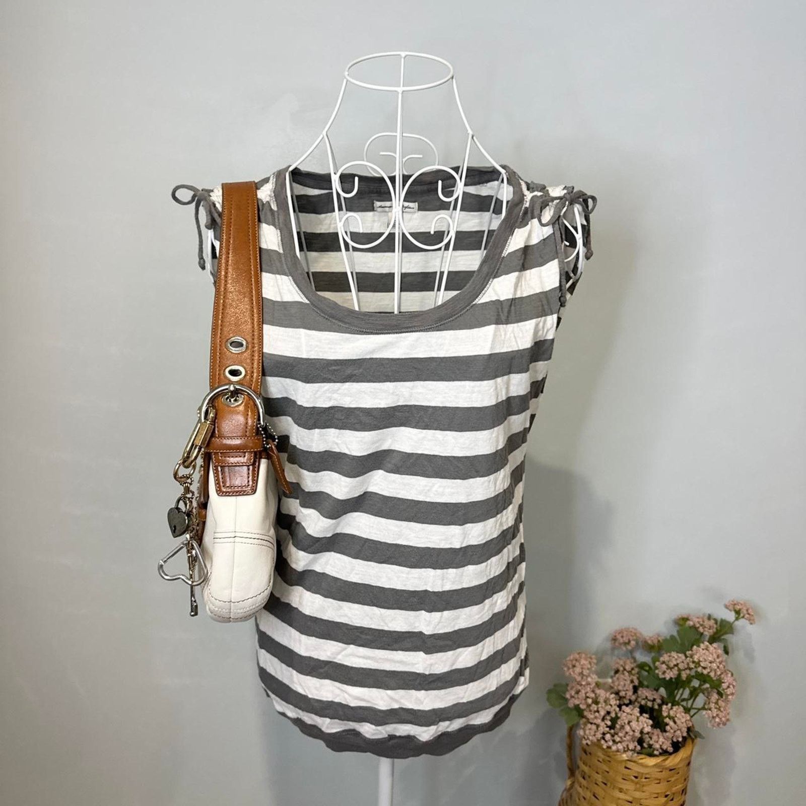 American Eagle Outfitters Cute gray striped vintage y2k american eagle top Size S / US 4 / IT 40 - 1 Thumbnail