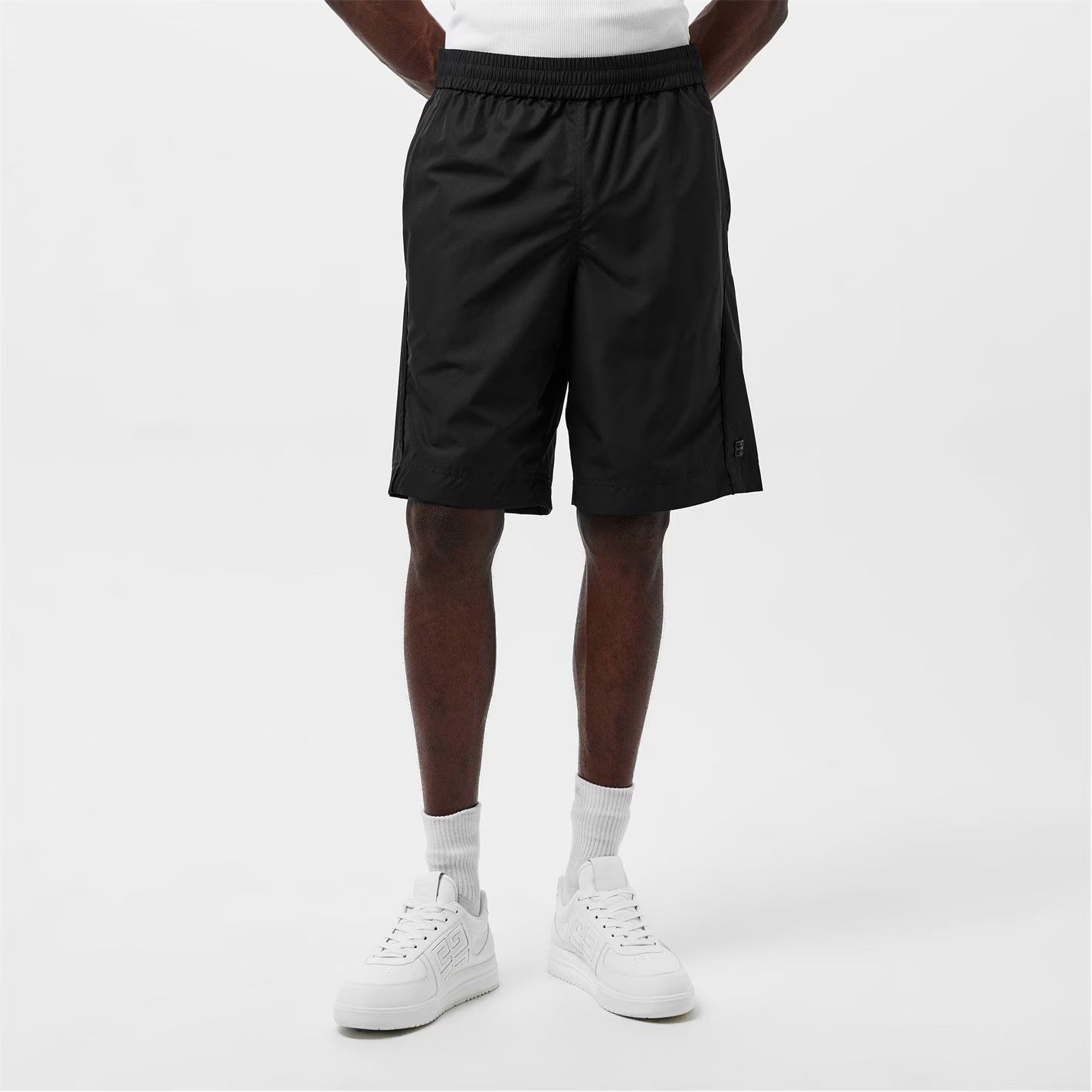 Givenchy o1g2r1mq0426 Monogram Shorts in Black Size US 30 / EU 46 - 3 Thumbnail