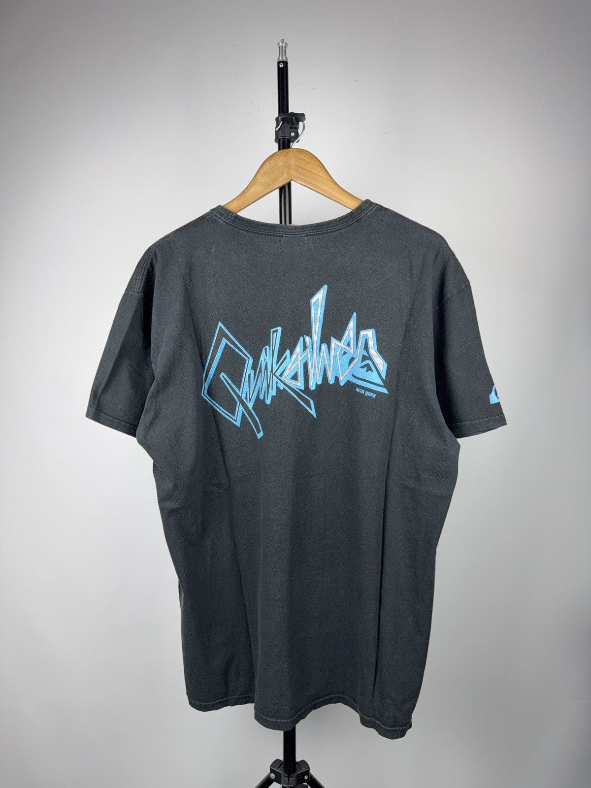 Quiksilver 00s Vintage Quiksilver Graphic Y2K Skate Surf T Shirt Size US L / EU 52-54 / 3 - 13 Thumbnail