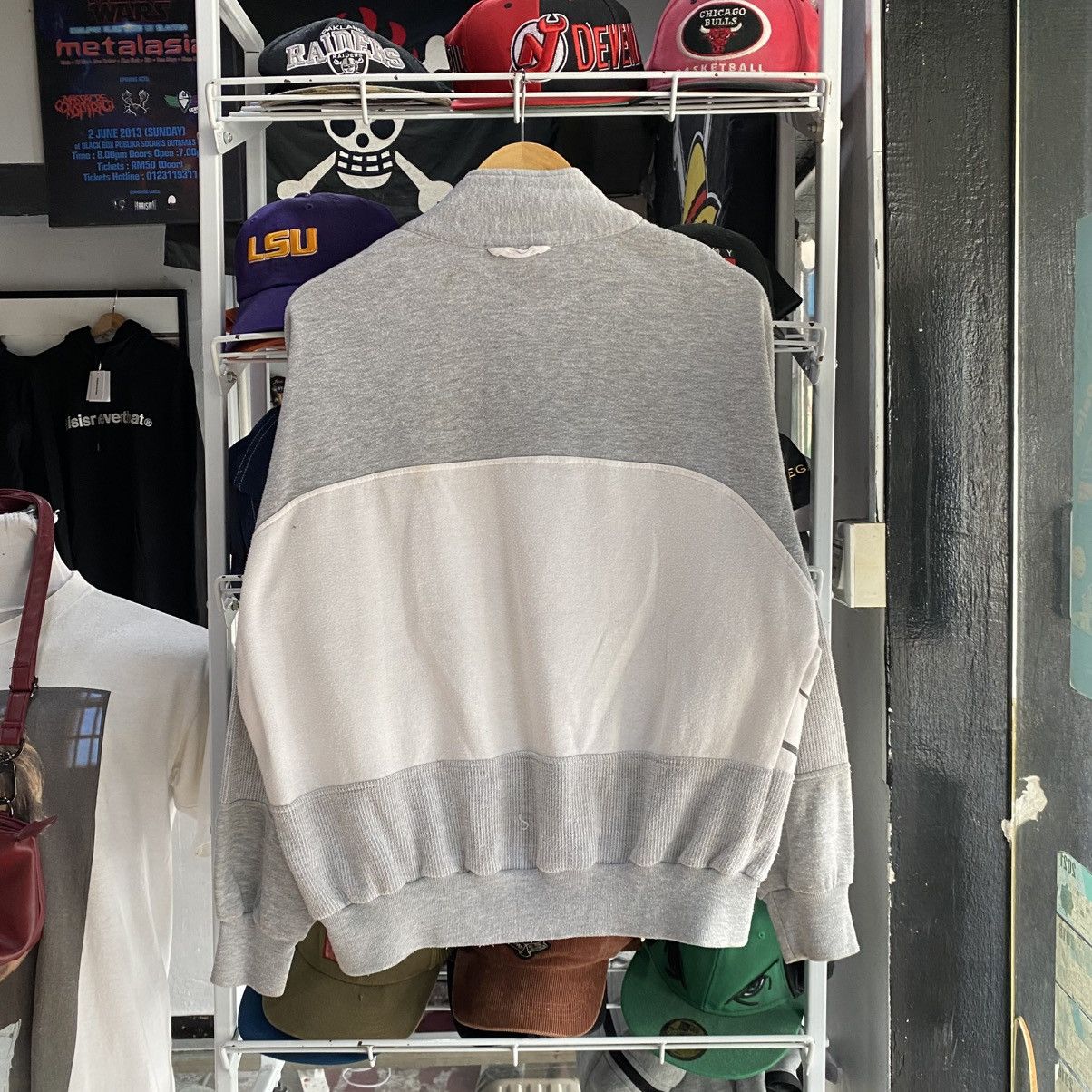 Nike × Vintage Vintage 90s Nike Sports Classics Embroidered size XLarge Size US XL / EU 56 / 4 - 2 Thumbnail