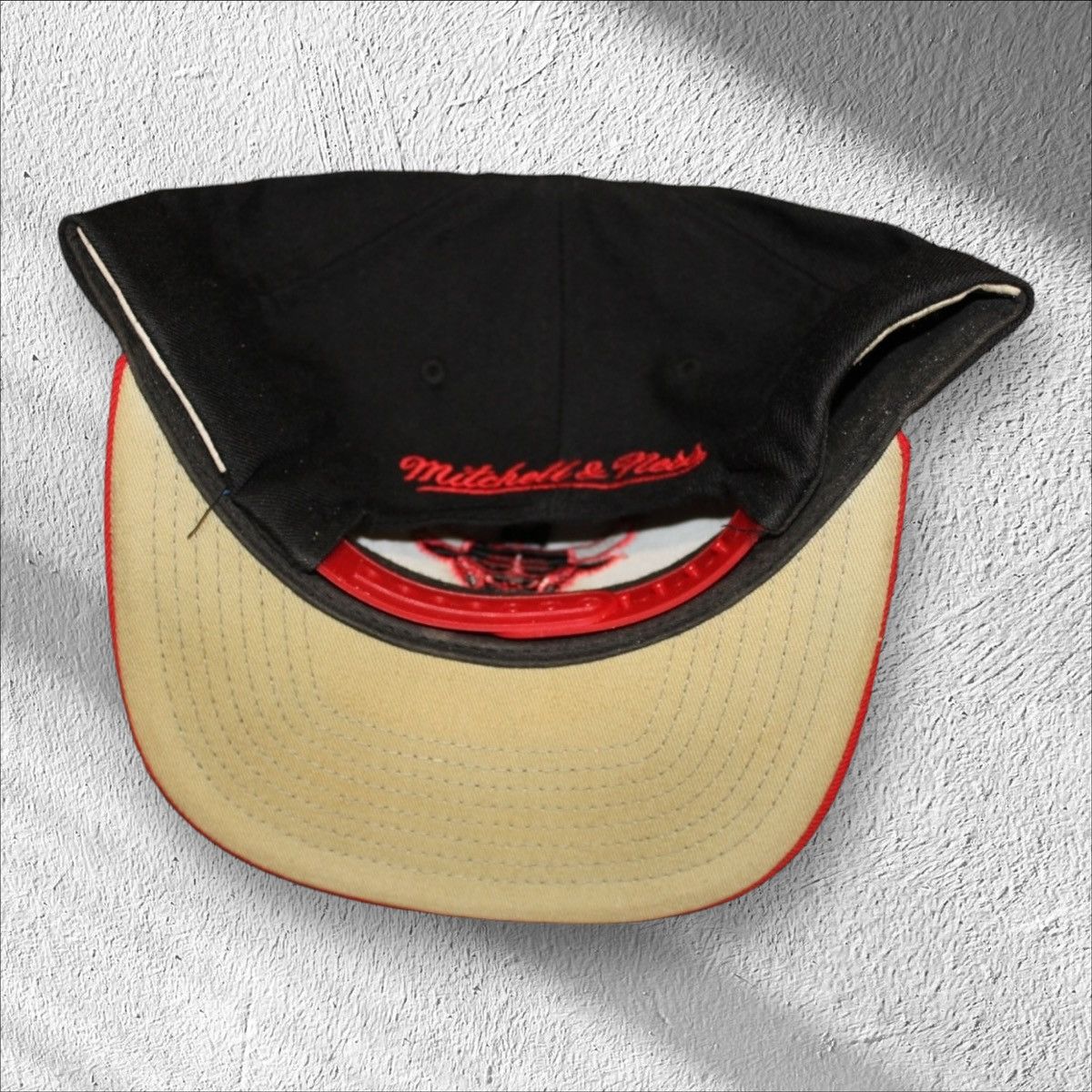 Mitchell & Ness Chicago Bulls 2-Tone Snapback Hat Mitchell & Ness Size ONE SIZE - 3 Thumbnail