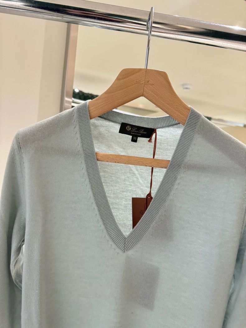 Loro Piana LORO PIANA A light blue thin v-neck knit for women Size S / US 4 / IT 40 - 2 Thumbnail