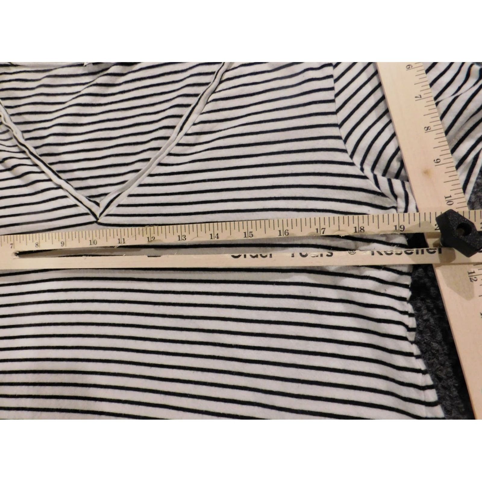 Zara Zara Blouse White Striped Knit Short Sleeve V-Neck Pullover Regular L Womens Dress Shirt Size L / US 10 / IT 46 - 5 Thumbnail