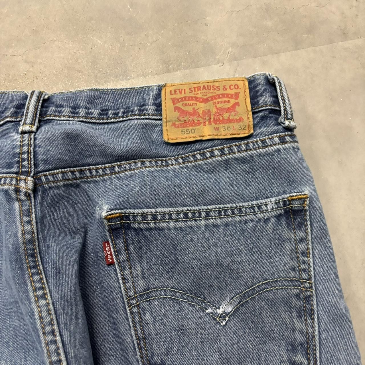 Levi's × Vintage Crazy Vintage Y2K/2000s Levis Medium Wash Essential Denim Jeans! Size US 34 / EU 50 - 7 Thumbnail