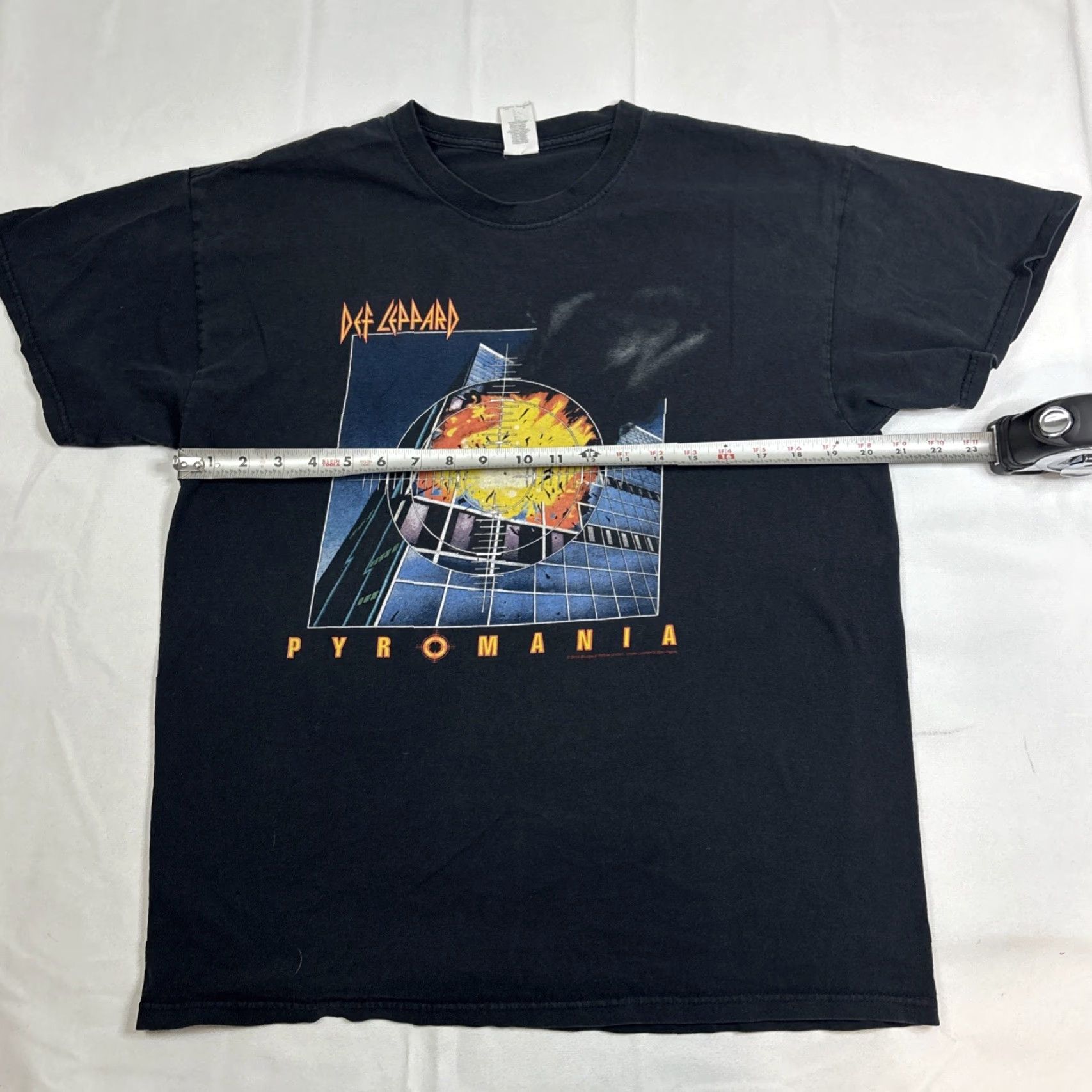 Gildan Gildan T Shirt Men L Black Def Leppard Pyromania 2015 Graphic Mens Size US L / EU 52-54 / 3 - 4 Thumbnail