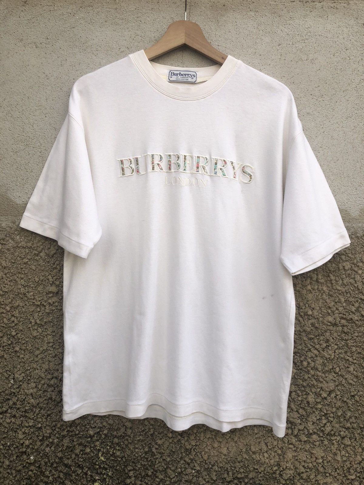 Burberry × Vintage Vintage Burberrys Flora SpellOut Tshirt Size US L / EU 52-54 / 3 - 2 Thumbnail