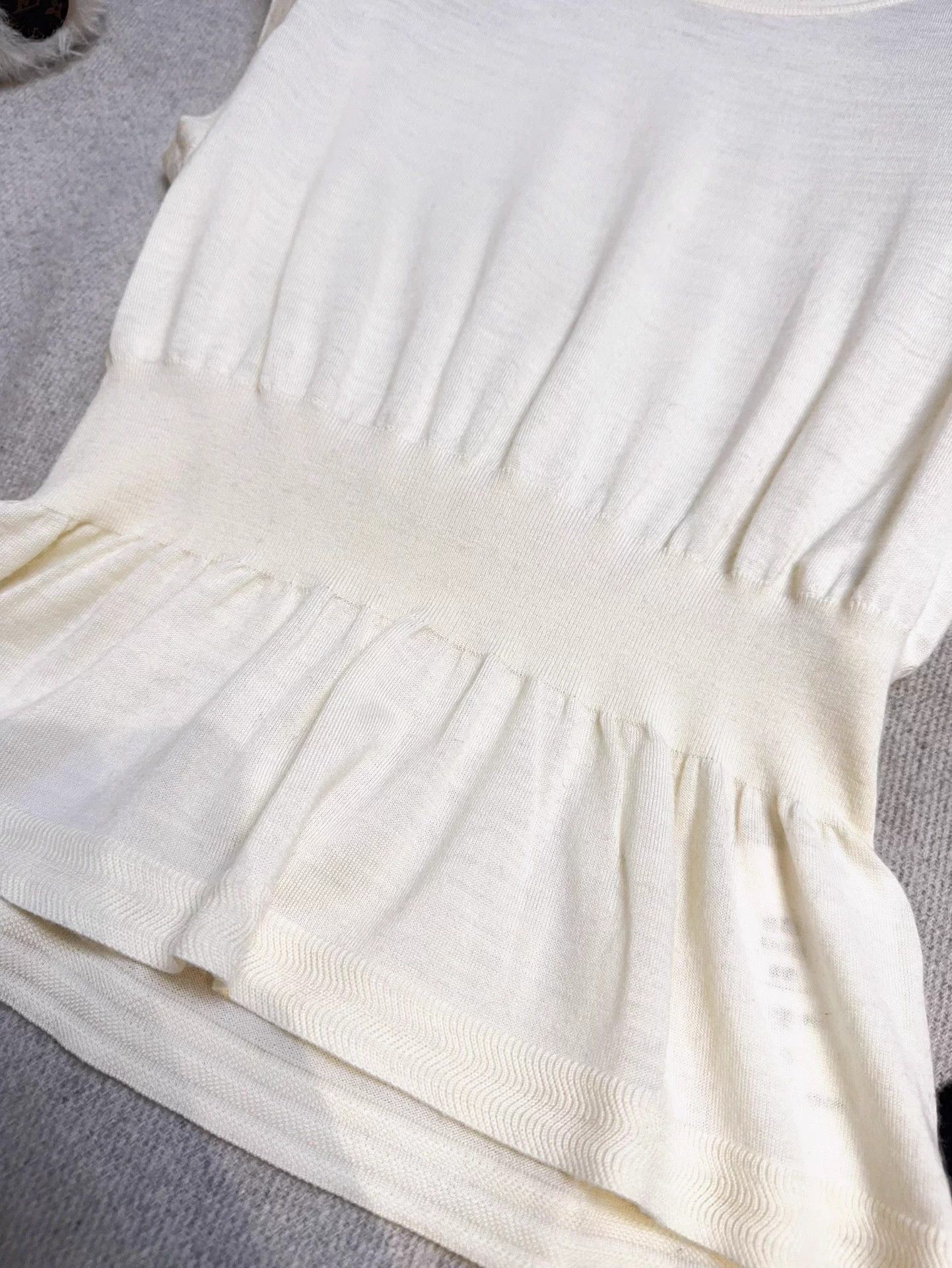 Chanel Chanel ivory sleeveless waist-cinched knit top 36 women's Size XS / US 0-2 / IT 36-38 - 7 Thumbnail