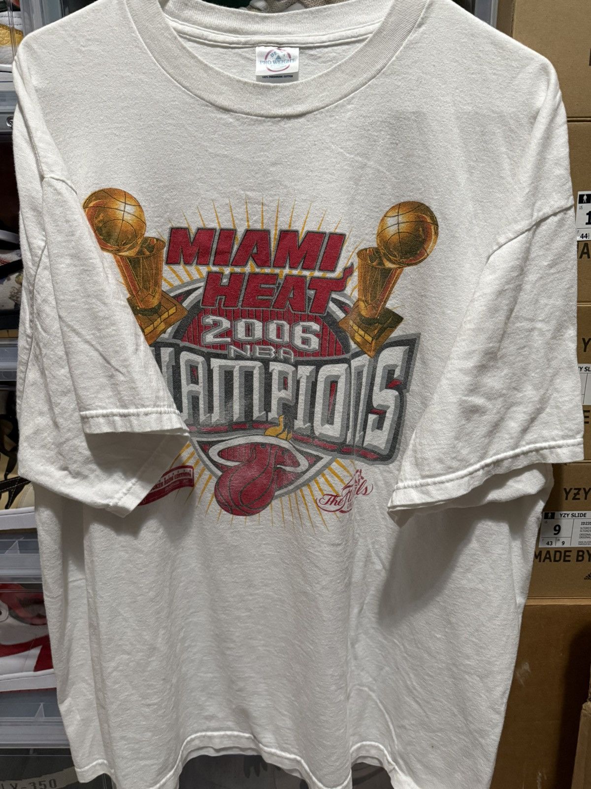 Delta 2006 Miami Heat NBA Champions Vintage Tee Size US XL / EU 56 / 4 - 4 Thumbnail