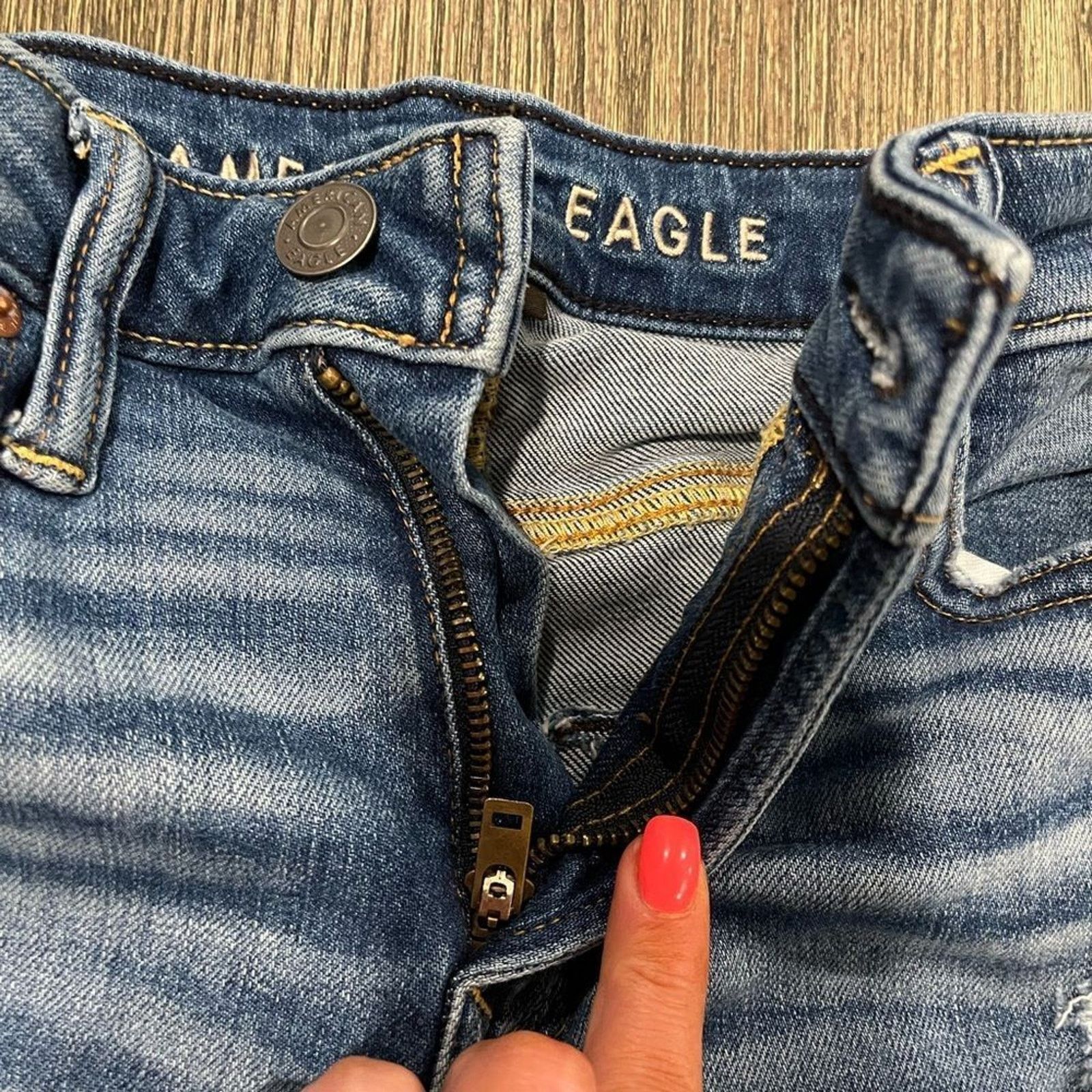 American Eagle Outfitters American Eagle AirFlex+ 9" Denim Short Distressed Raw Hem 26 Size US 26 / EU 42 - 2 Thumbnail