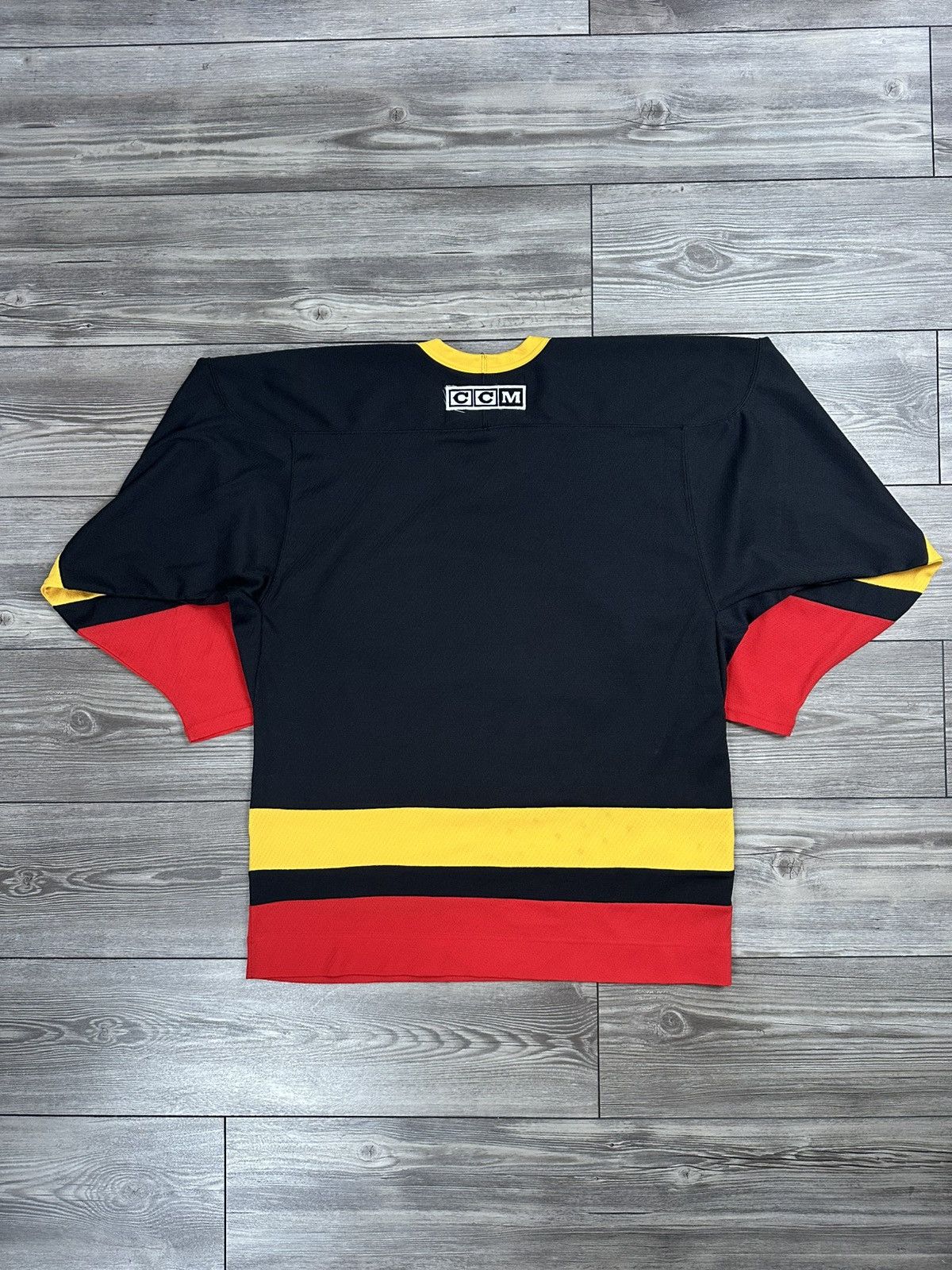 NHL Vintage 90’s NHL Calgary Flames CCM Jersey Size US M / EU 48-50 / 2 - 2 Thumbnail