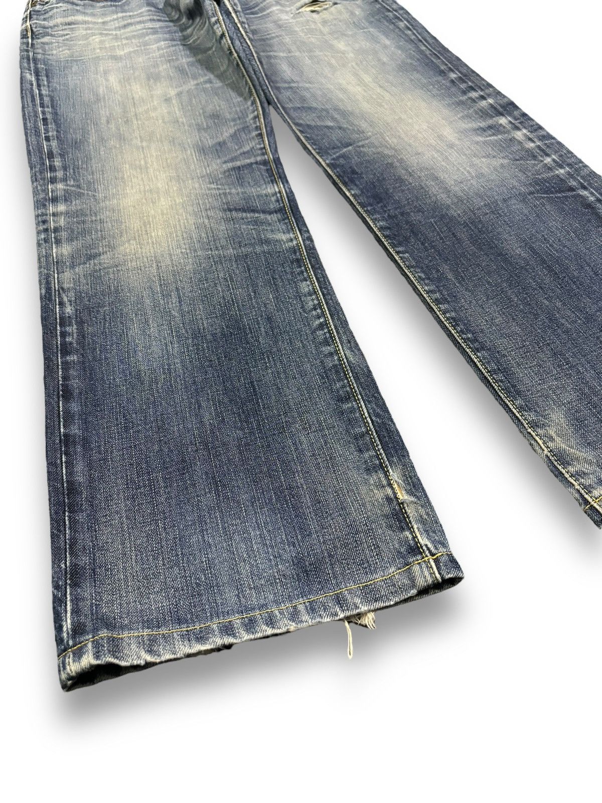 Undercover × Uniqlo Vintage Uniqlo UJ S002 Blue Wash Loose Distressed Jeans Size US 34 / EU 50 - 9 Thumbnail