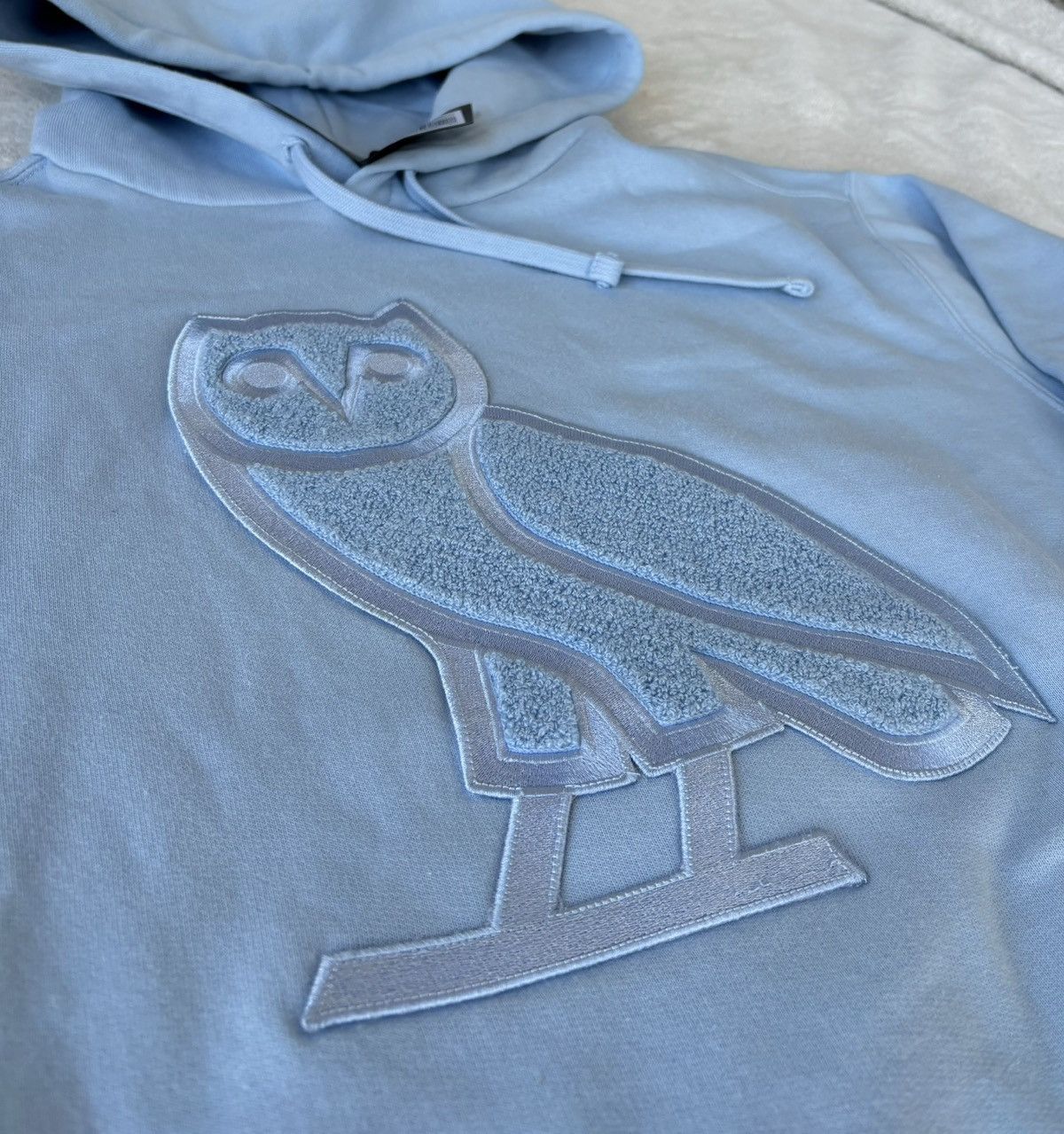 October's Very Own OVO Baby Blue Chenille OG Owl Hoodie - Rare Size US M / EU 48-50 / 2 - 4 Thumbnail