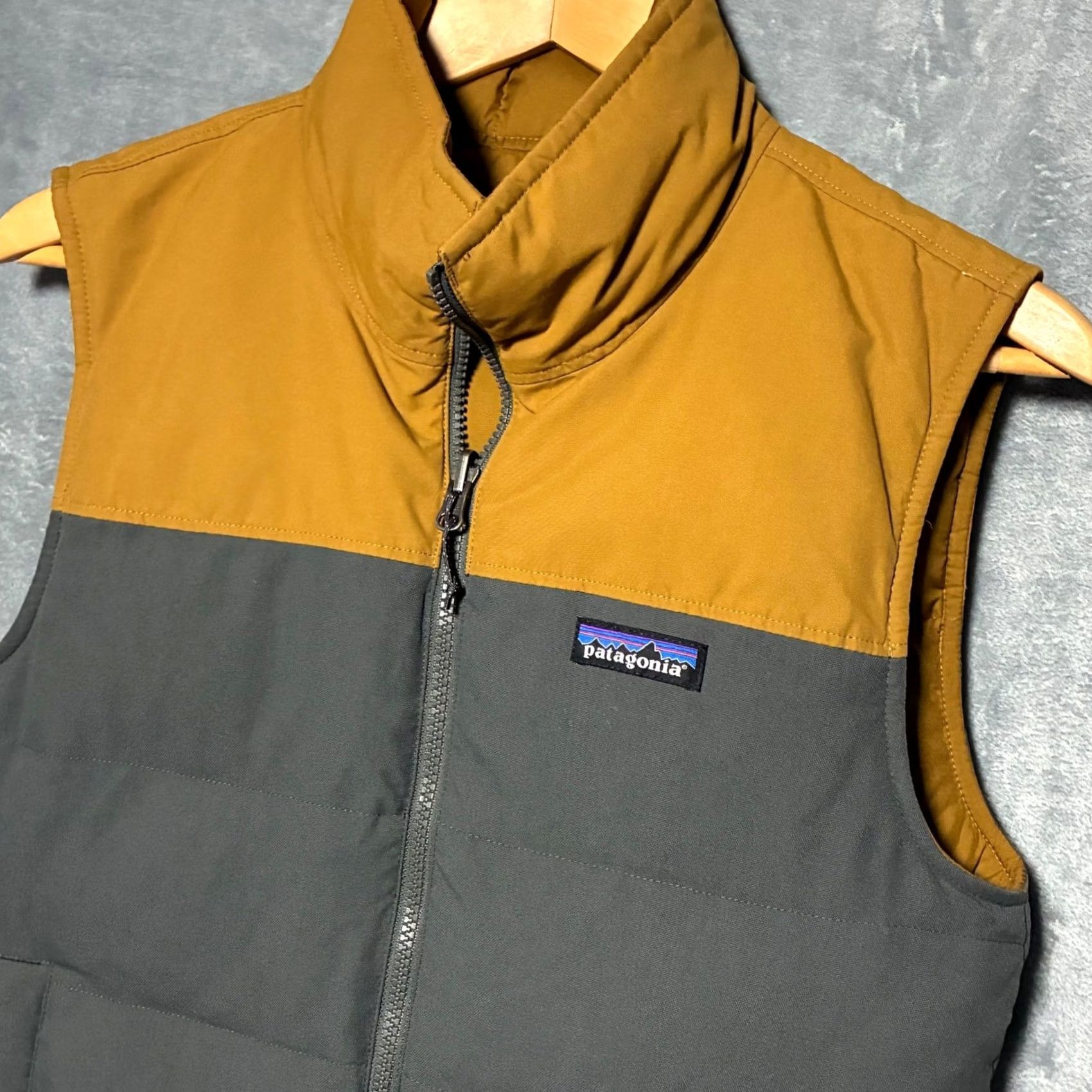 Patagonia Patagonia Vest Two Tone Puffer Down Chest Zip Stand-Up Collar XS Mens Brown Gray Two Tone Solid Pocket Logo Size US XS / EU 42 / 0 - 5 Thumbnail