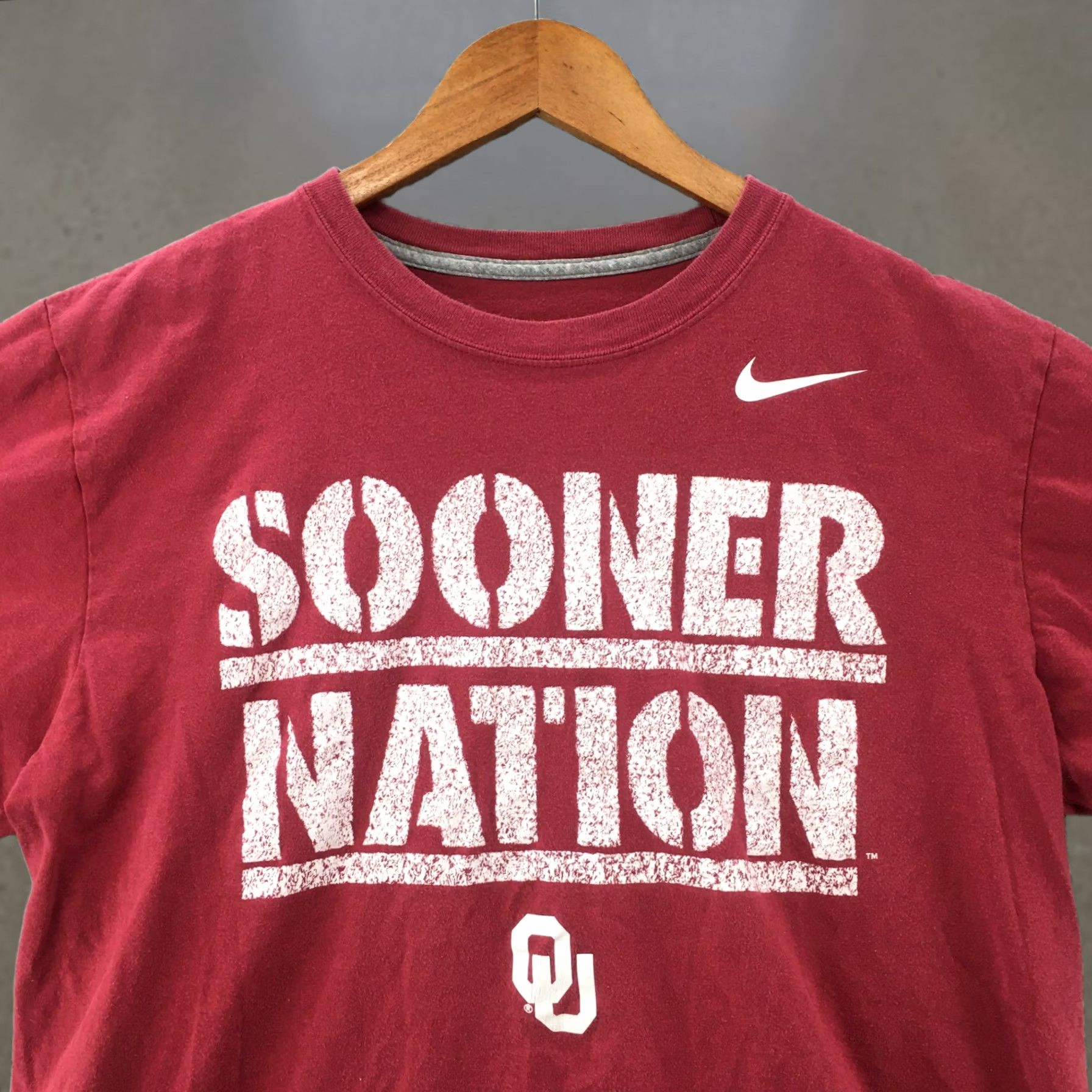 Nike Nike Oklahoma Sooner Nation Graphic T-Shirt Mens L Red Short Sleeve Crew Neck Size US L / EU 52-54 / 3 - 1 Thumbnail