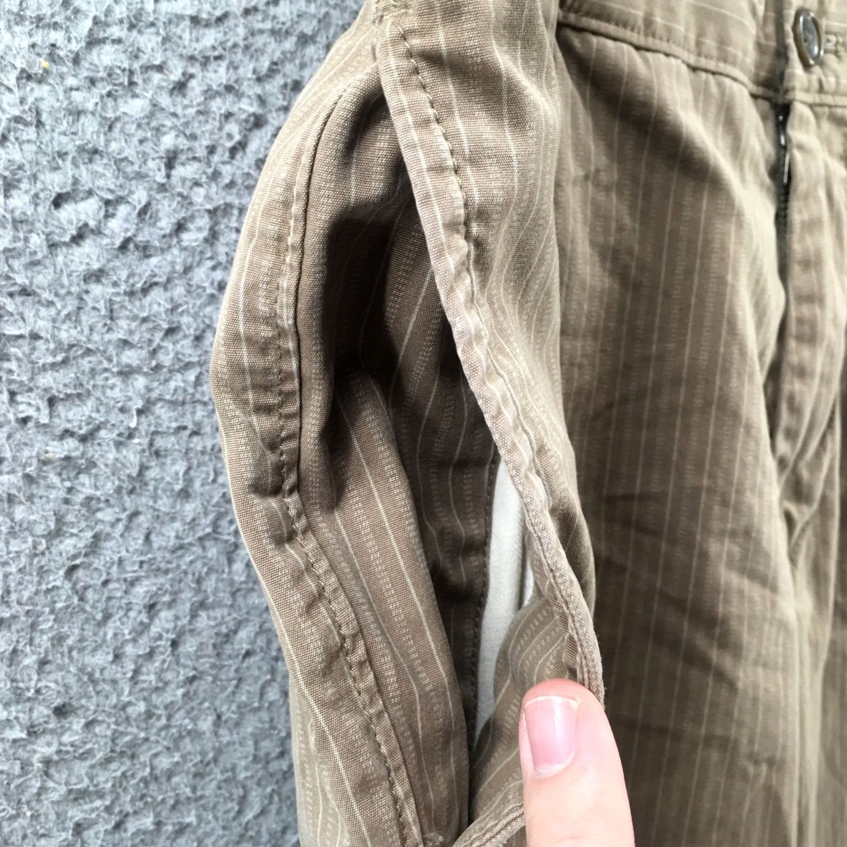 Banana Republic Banana Republic Chino Pants Mens 33 Beige Mid Rise Striped Zip Shirt/ Pants? Size US 33 - 4 Thumbnail