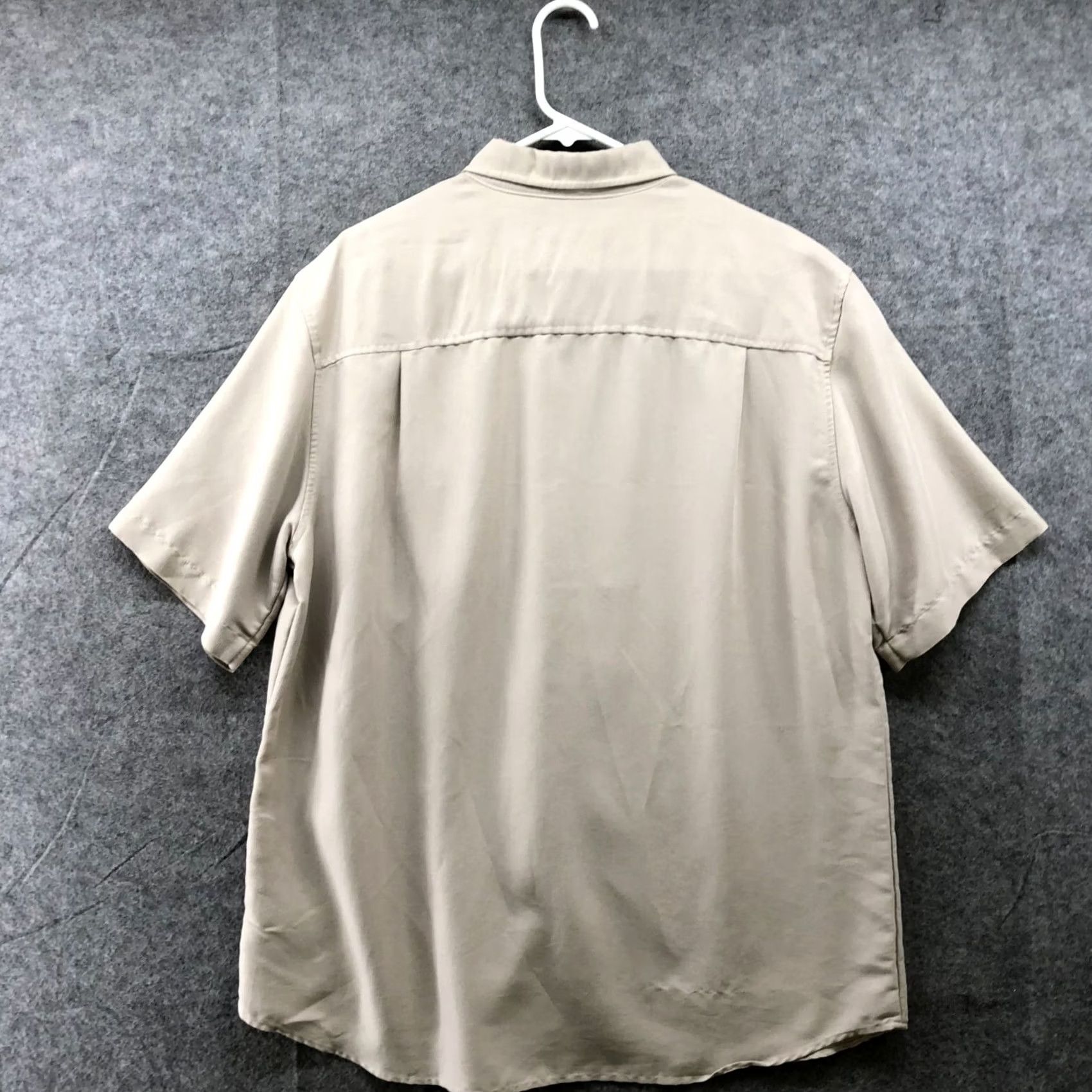 Vintage Woolrich Shirt Mens L Beige Pocket Button-Down Short Sleeve Silky Knit Casual Pocketed Button Up Camp Outdoors Regular Sleeve Size US L / EU 52-54 / 3 - 2 Thumbnail