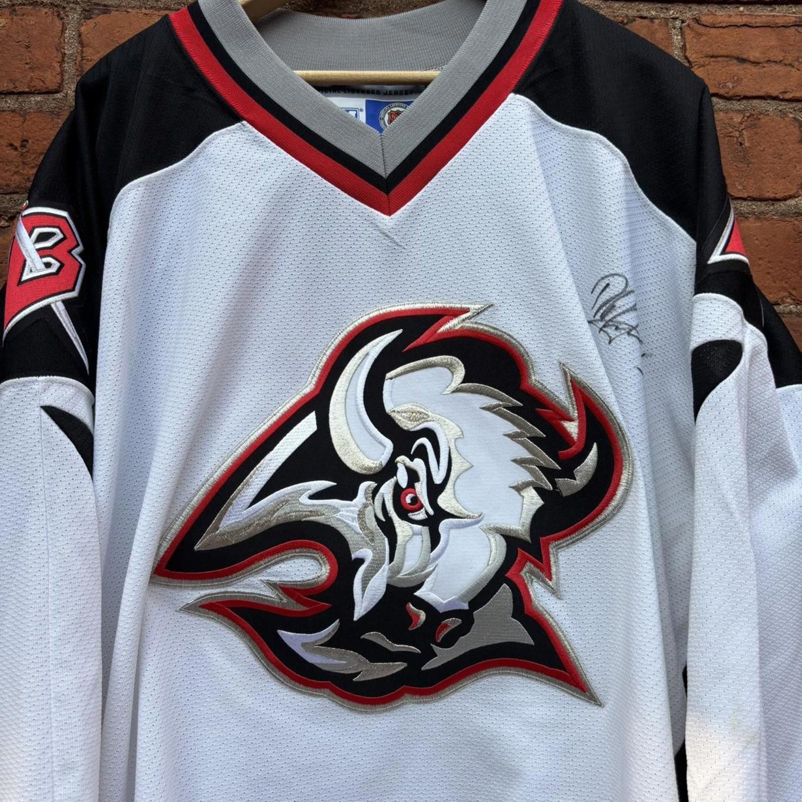 Other vintage Buffalo sabres dale hawerchuk autographed jersey 00s Size US XXL / EU 58 / 5 - 2 Thumbnail