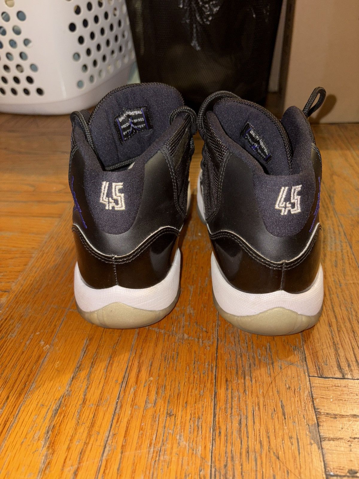 Jordan Brand Jordan Retro 11- SpaceJam Gradeschool (GS) Size US 5 / EU 37 - 4 Thumbnail