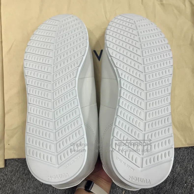 Louis Vuitton Louis Vuitton 25 latest white pattern embossed round toe l Size US 10.5 / EU 43-44 - 4 Thumbnail