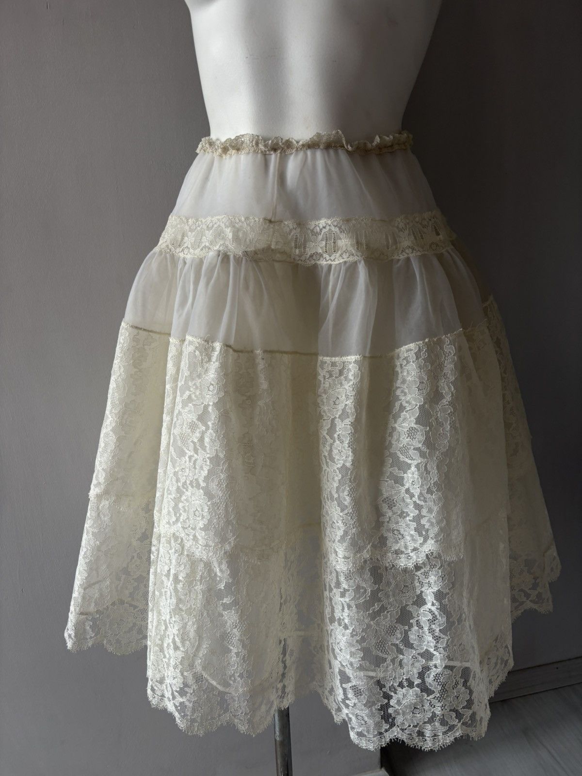 Vintage Vintage petticoat Size 26" / US 2 / IT 38 - 13 Thumbnail