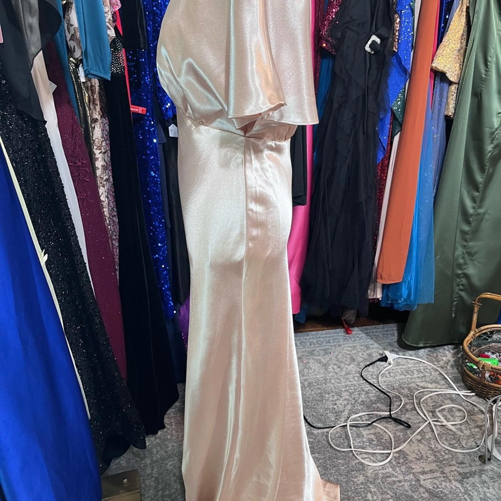 Other Chic Satin Maxi Dress in Cream Size M / US 6-8 / IT 42-44 - 4 Thumbnail